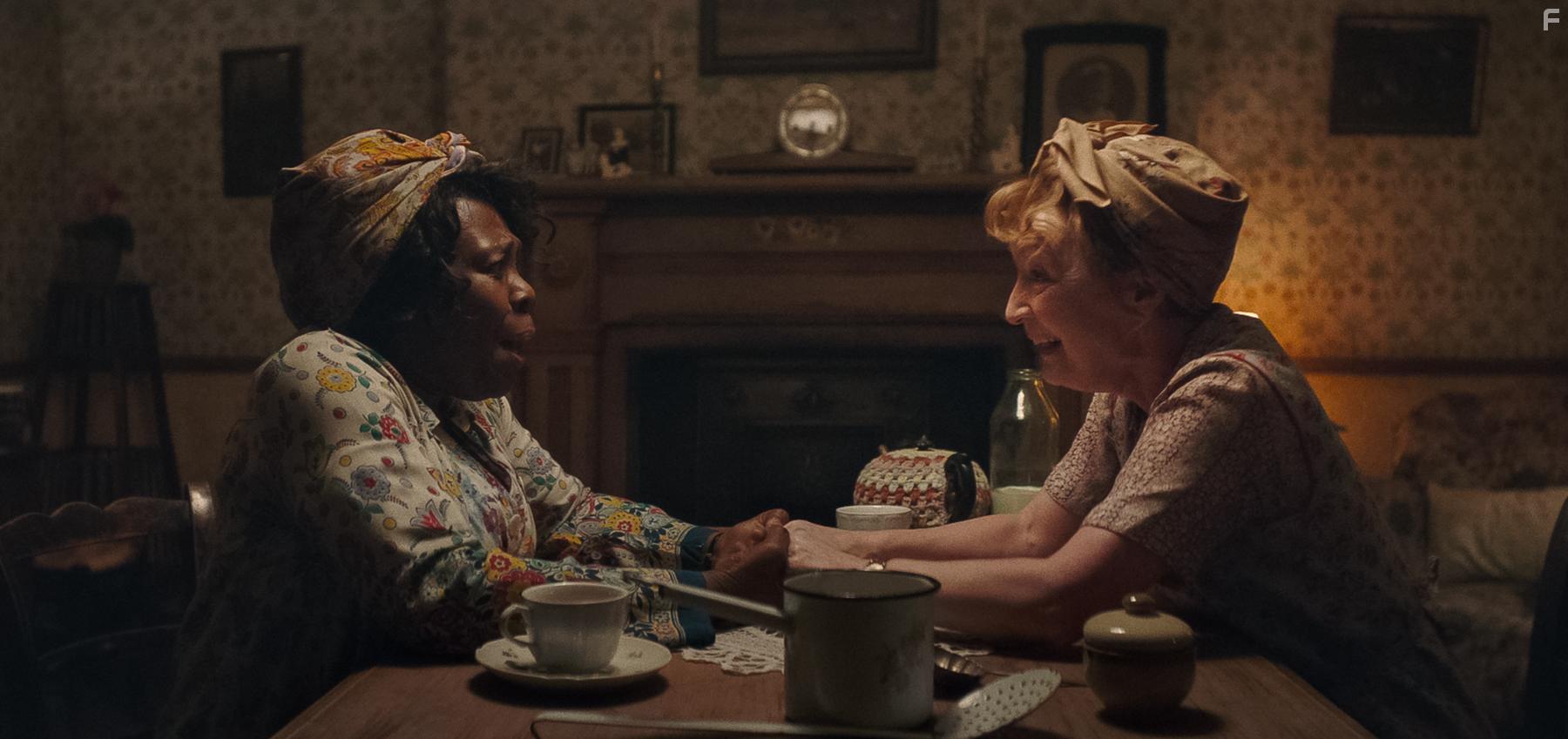 Lesley Manville and Ellen Thomas in Mrs. Harris Goes to Paris (2022)