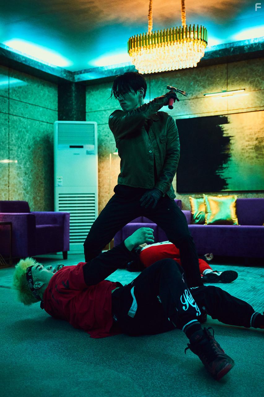 Jang Hyuk in Jugeodo Doeneun Ai (2022)