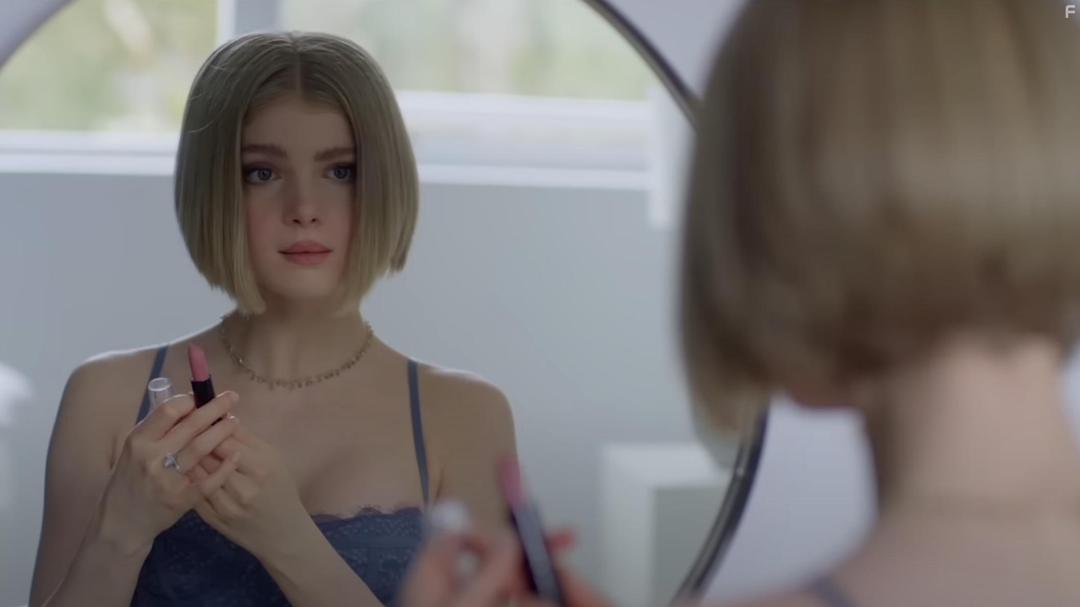 Elena Kampouris in Wifelike (2022)