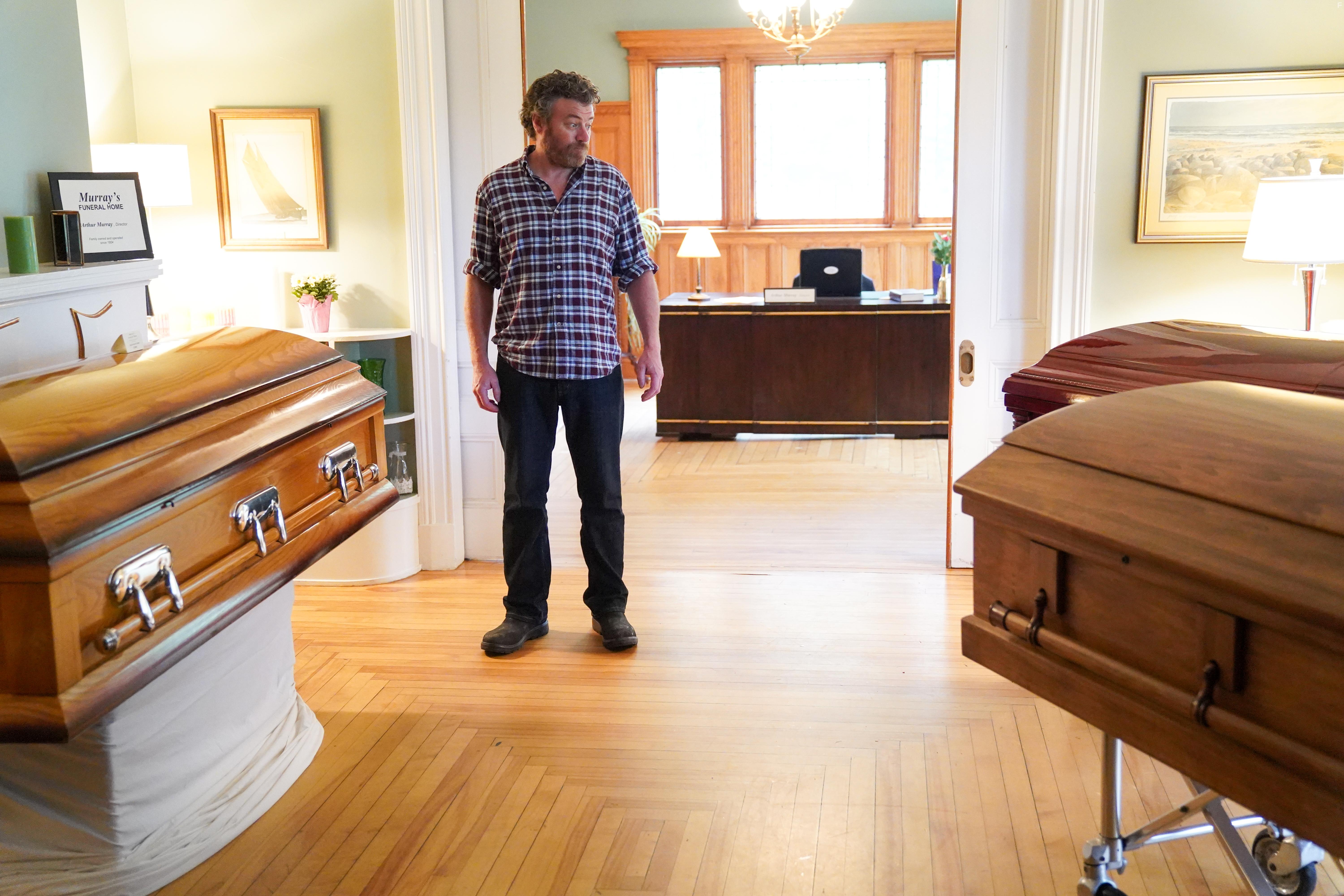 Robb Wells in Dawn, Her Dad & the Tractor (2021)