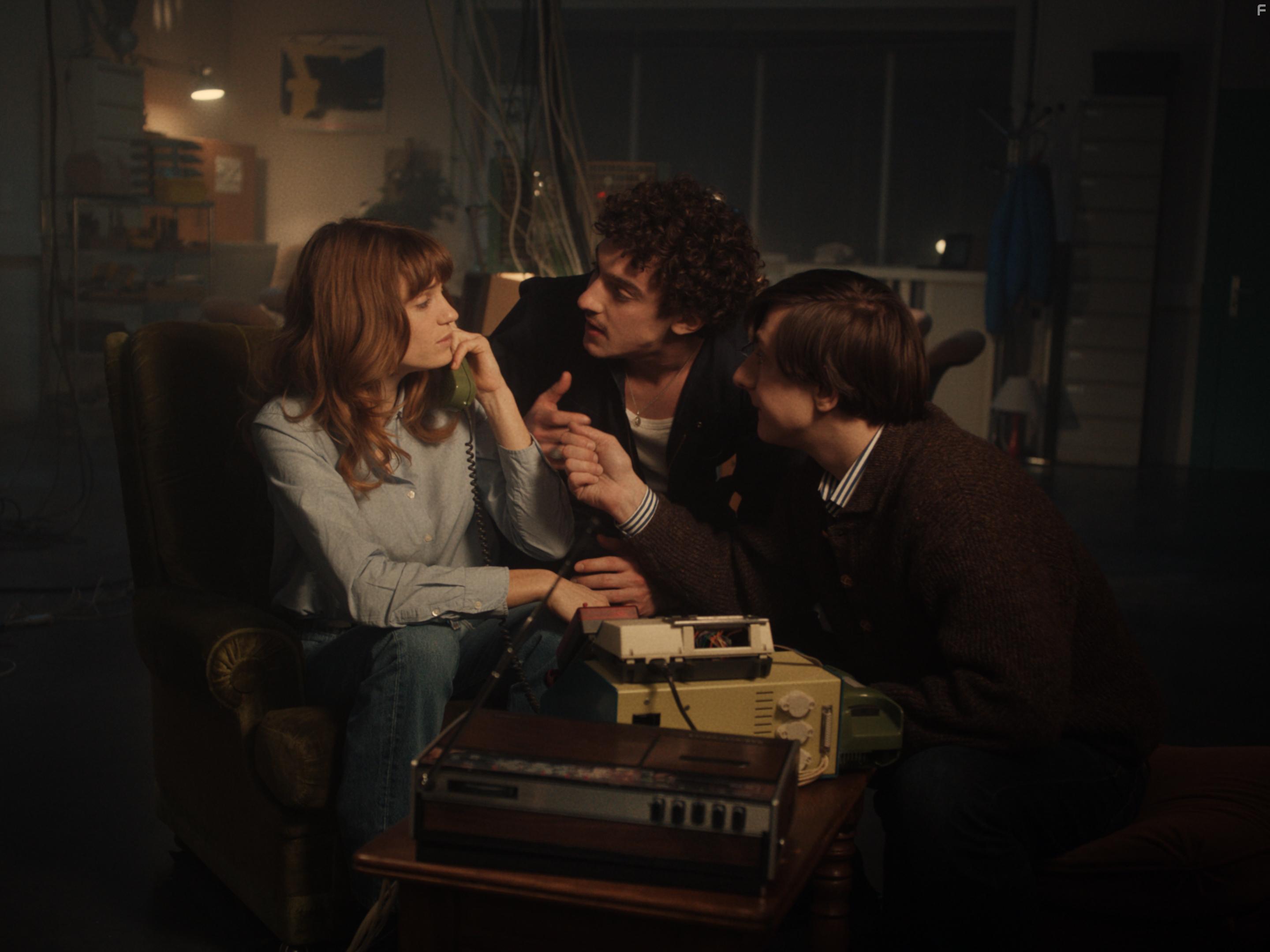 Arthur Mazet, Nomie Schmidt, and Paul Scarfoglio in 3615 Monique (2020)