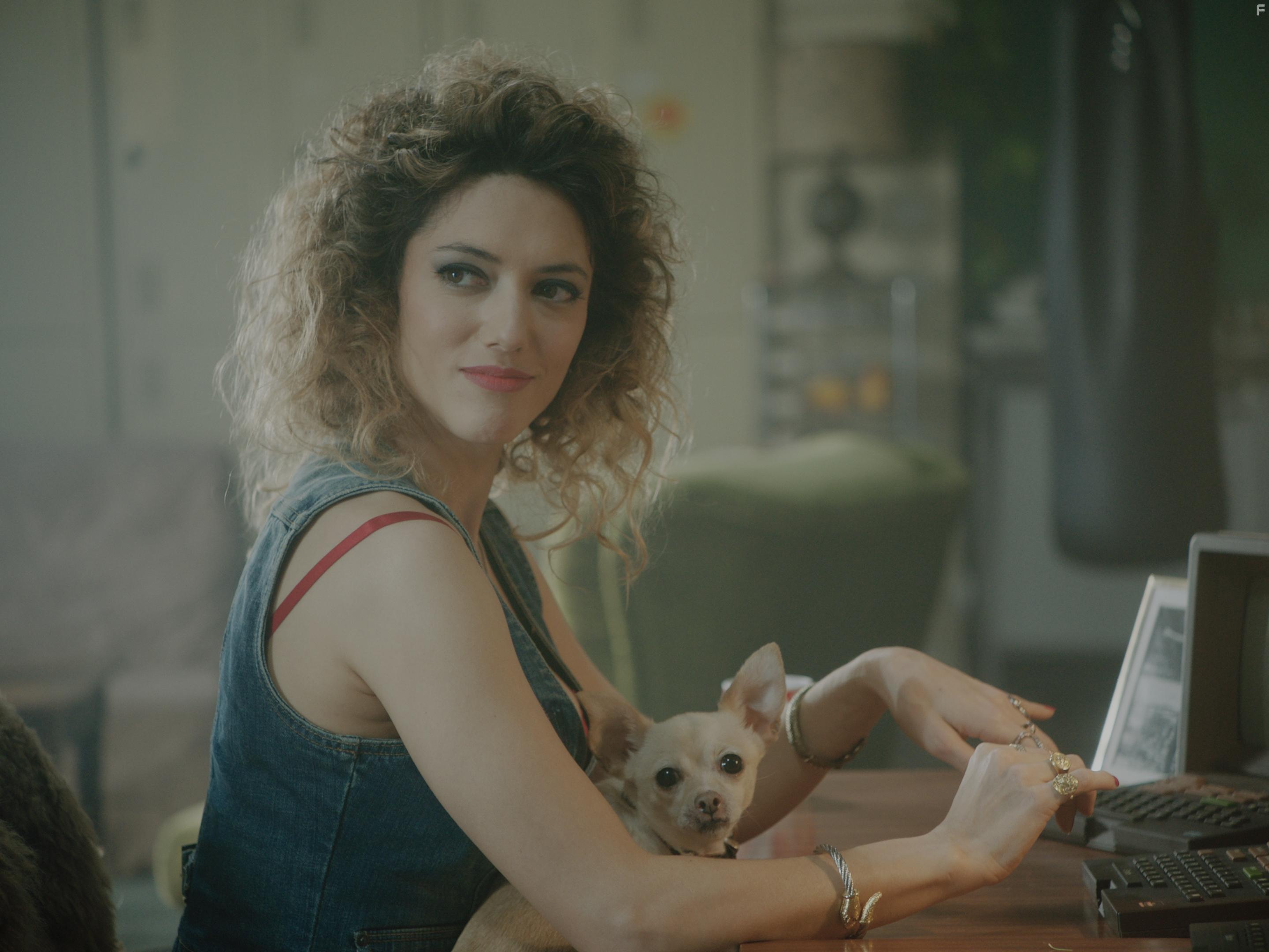 Vanessa Guide in 3615 Monique (2020)