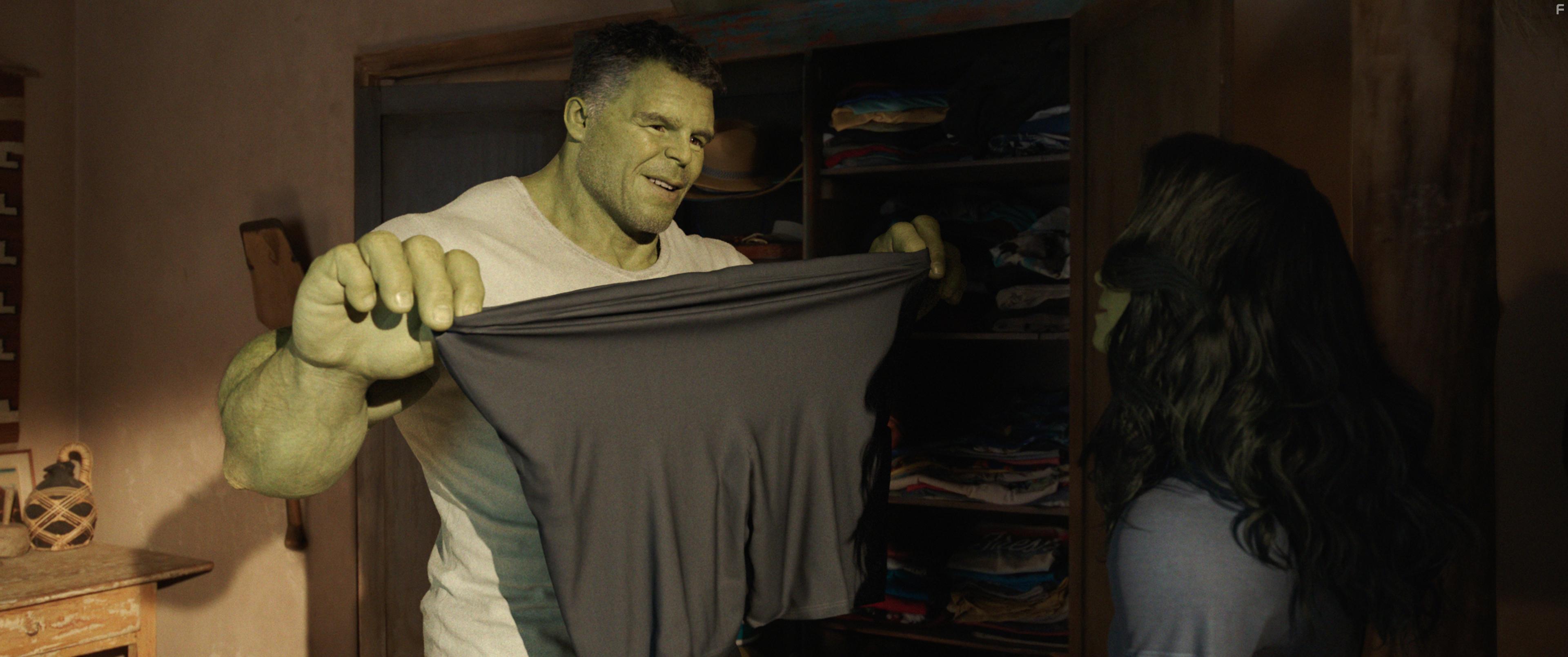 Mark Ruffalo and Tatiana Maslany in She-Hulk: Attorney at Law (2022)