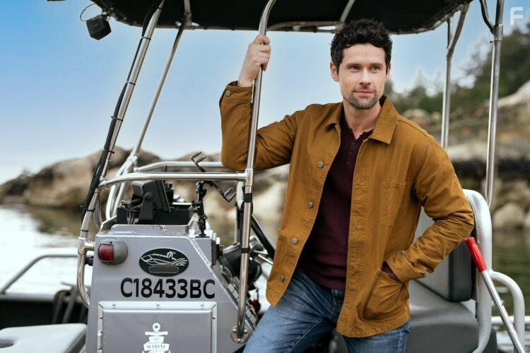 Benjamin Hollingsworth in A Splash of Love (2022)