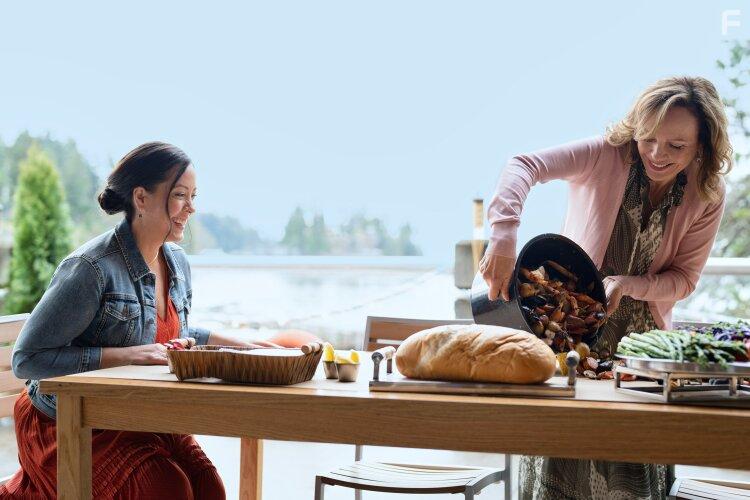 Laura Soltis and Juliana Wimbles in A Splash of Love (2022)