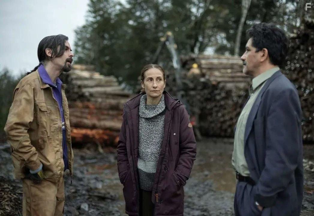 Nstor Cantillana, Pablo Macaya, and Amparo Noguera in 42 das en la oscuridad (2022)