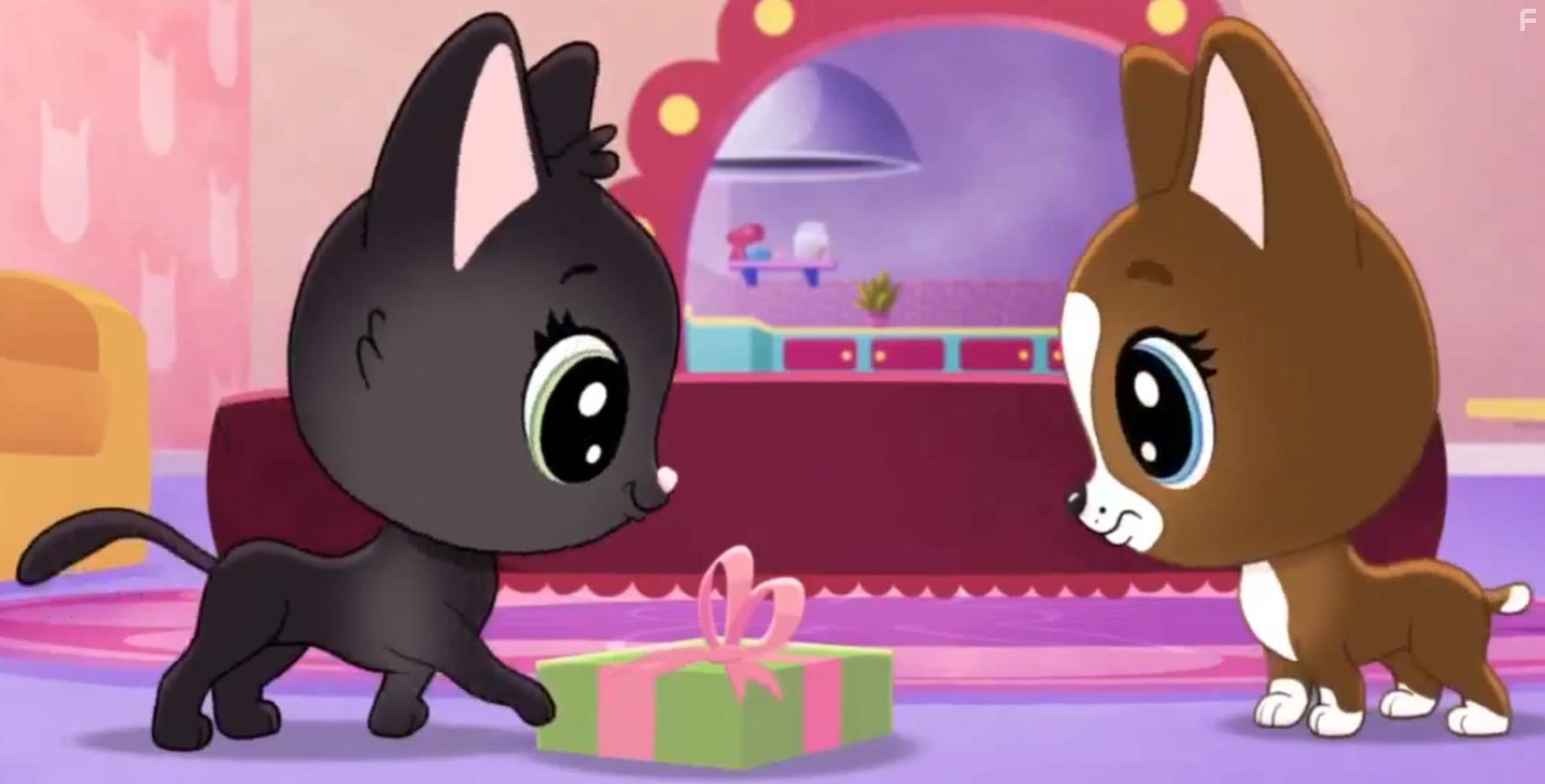 Ingrid Nilson and Diana Kaarina in Littlest Pet Shop: A World of Our Own (2017)