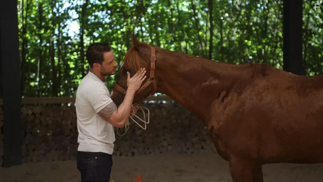 Burak elik in Senden Daha Gzel (2022)