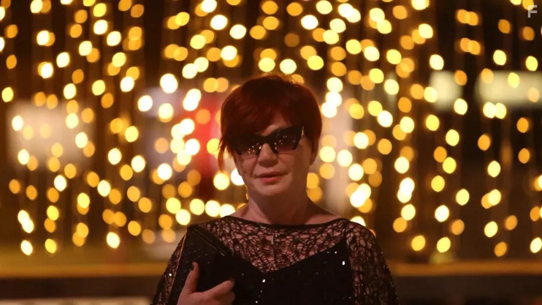 Emel Mftoglu in Senden Daha Gzel (2022)