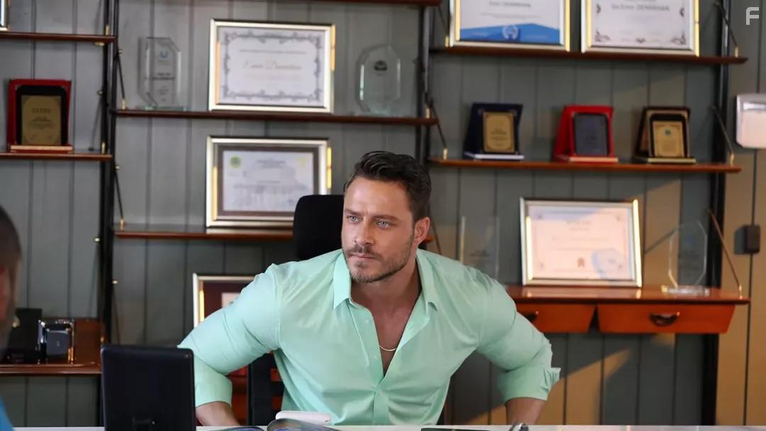 Burak elik in Senden Daha Gzel (2022)