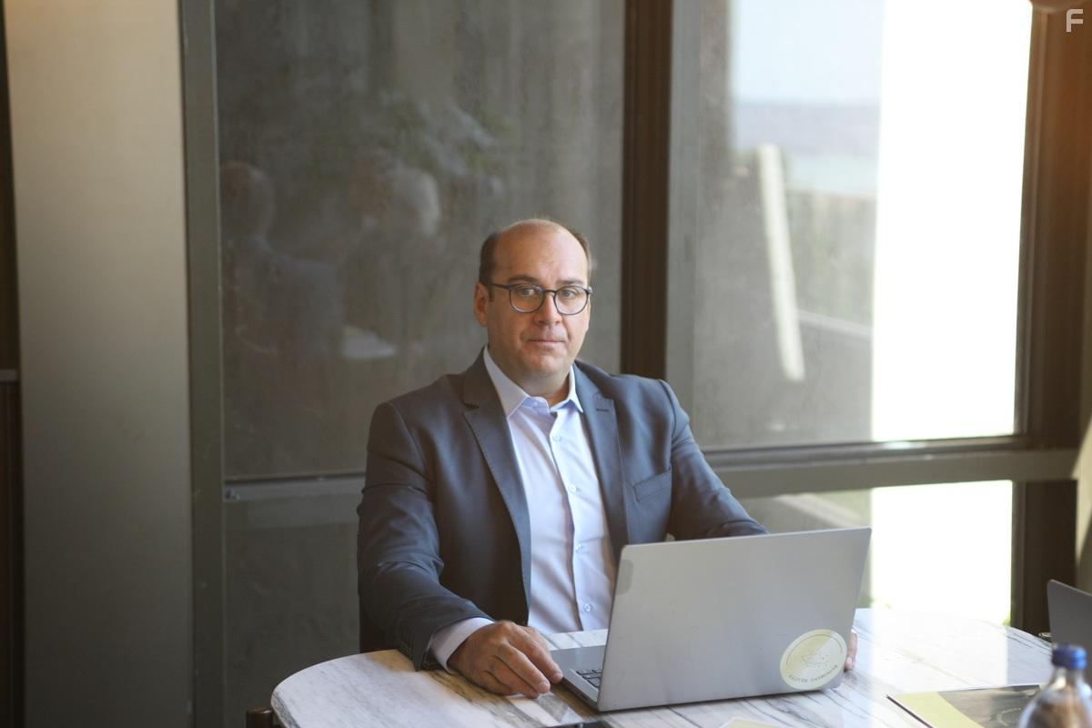 Berat Yenilmez in Senden Daha Gzel (2022)