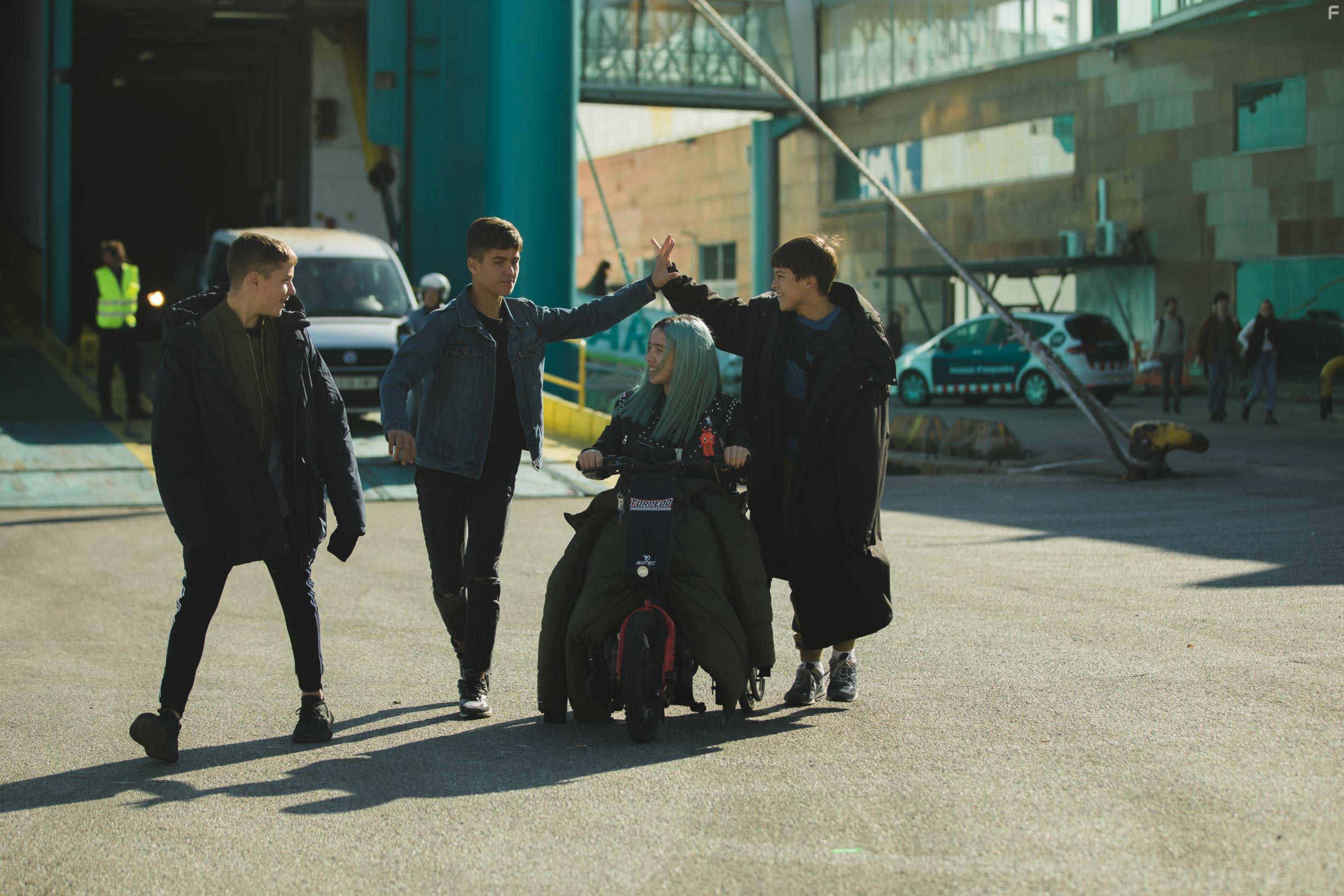Sara Manzano, lvaro Requena, Aitor Valads, Hctor Prez, and Marco Sanz in Los Espabilados (2021)