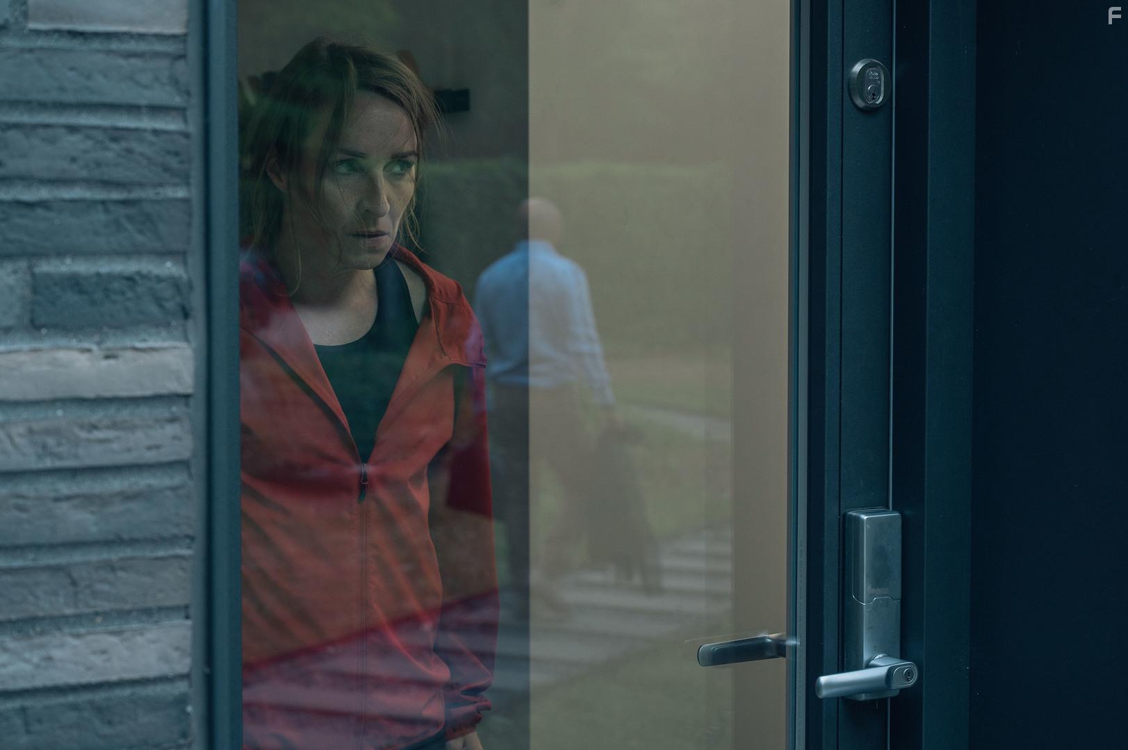 Sonja Richter and Dar Salim in Krlighed for voksne (2022)