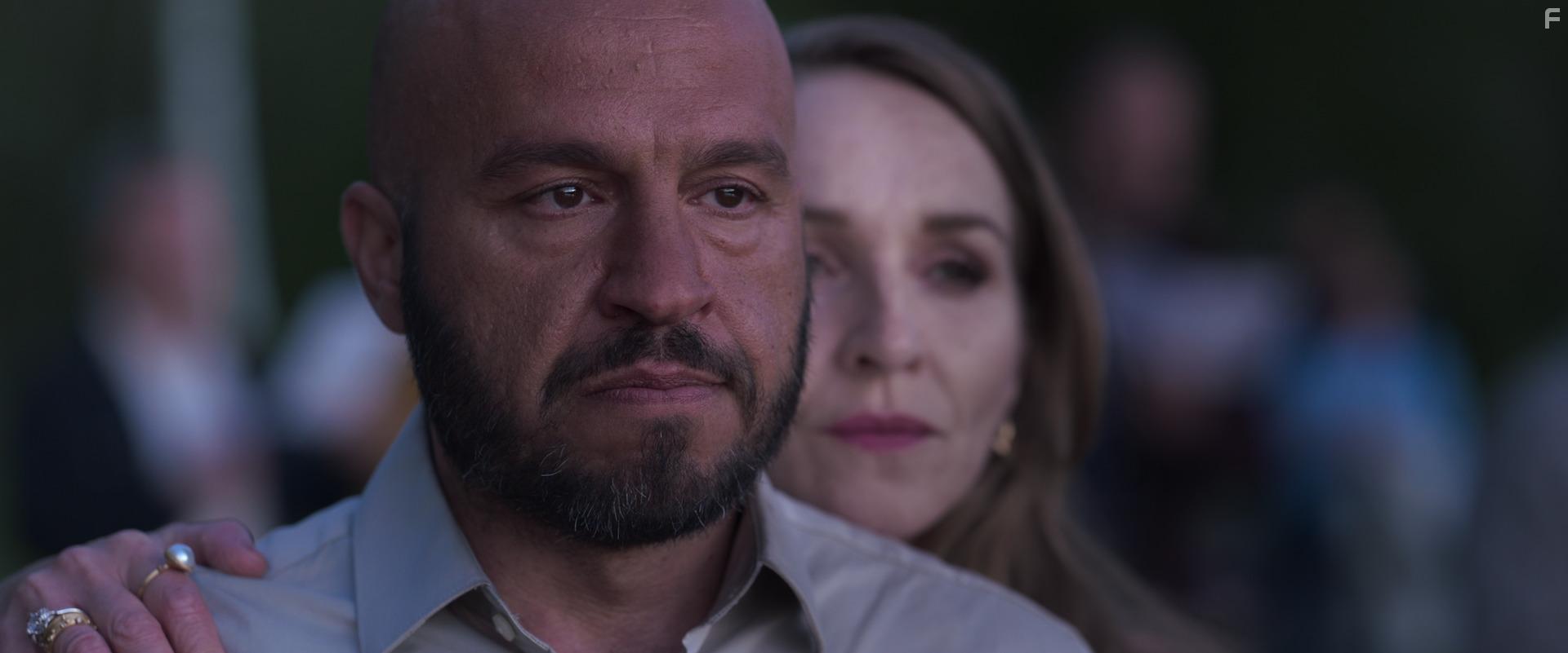 Sonja Richter and Dar Salim in Krlighed for voksne (2022)