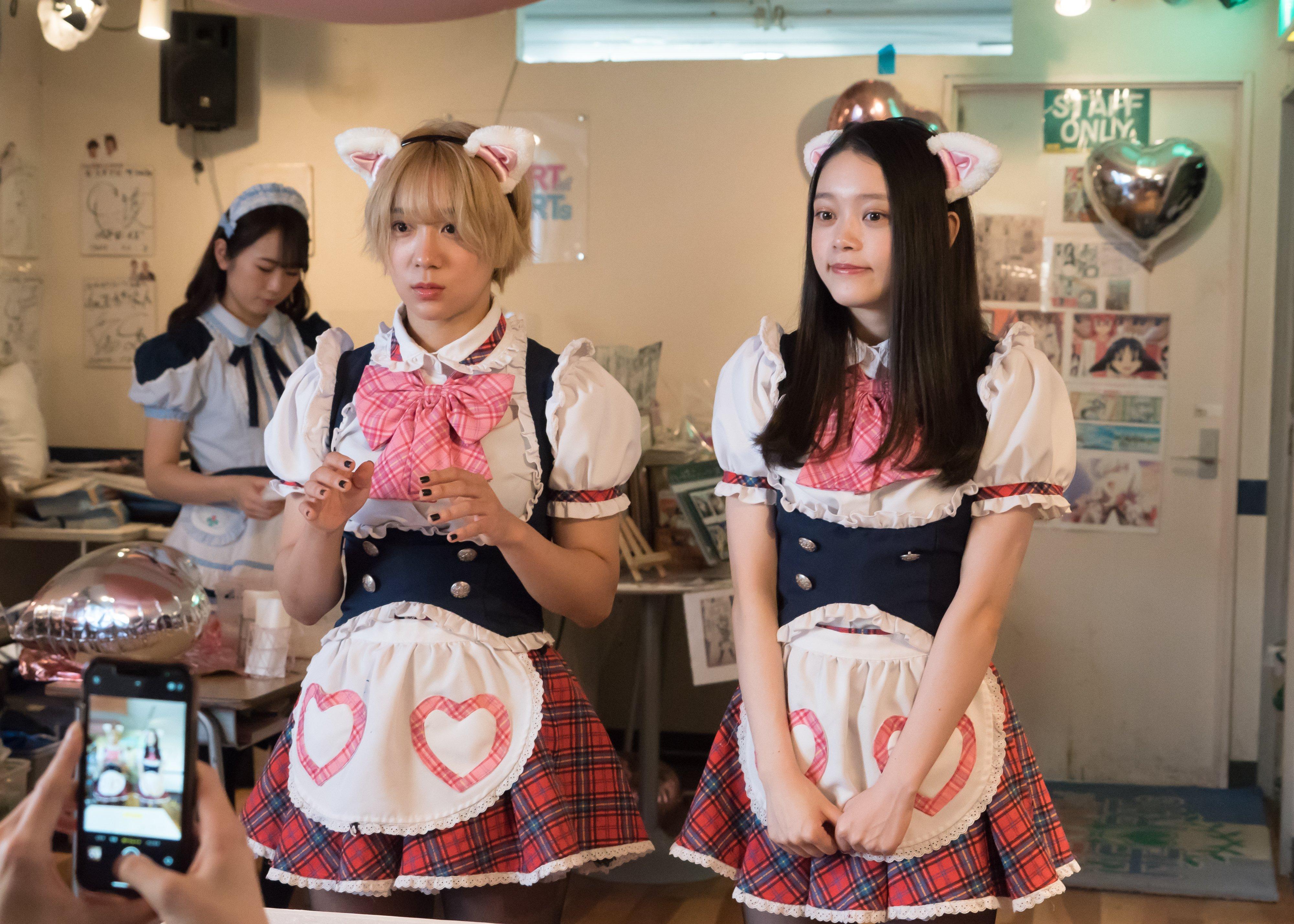 Akari Takaishi and Saori Izawa in Beib warukyre (2021)
