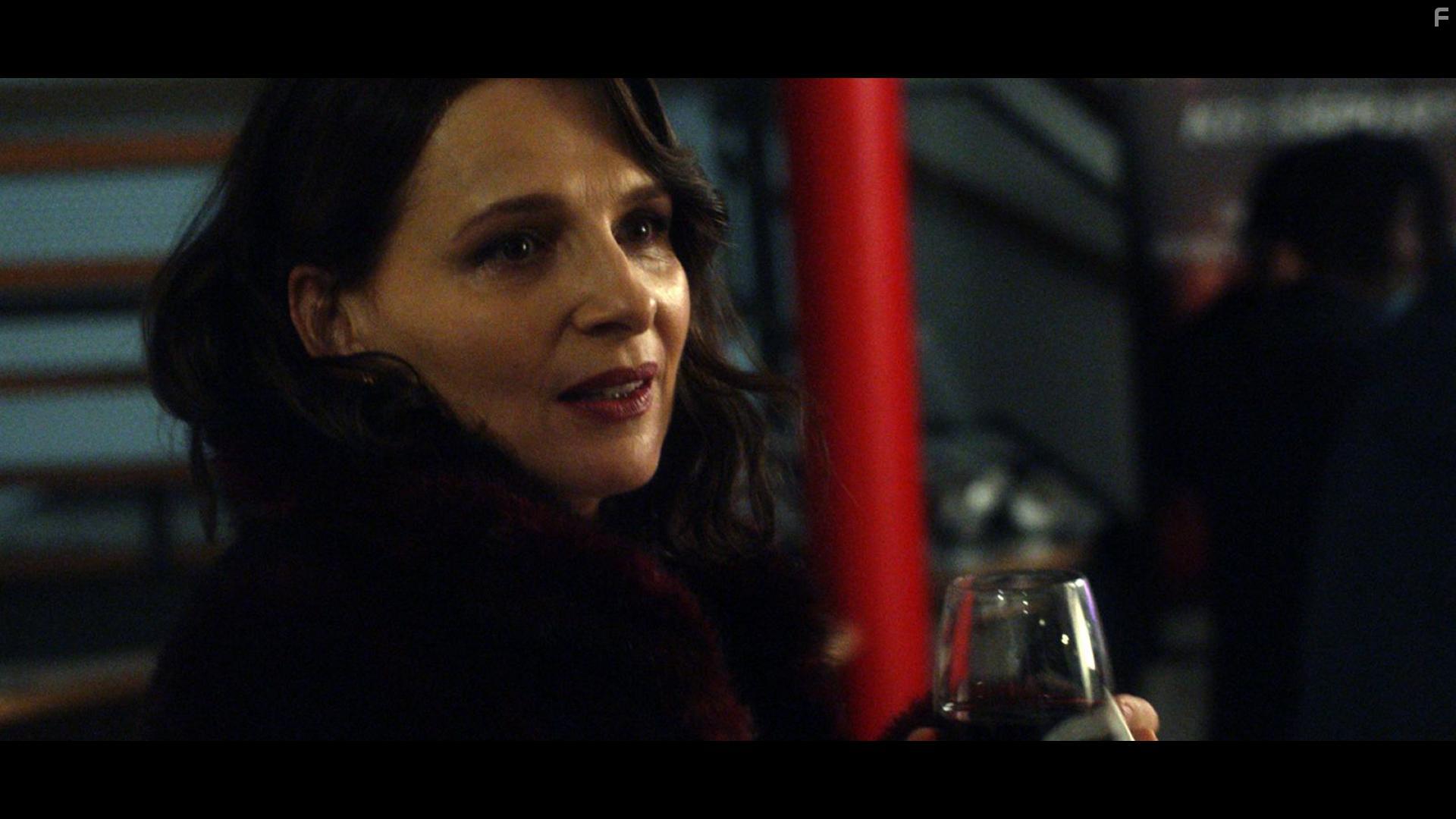 Juliette Binoche in Avec amour et acharnement (2022)