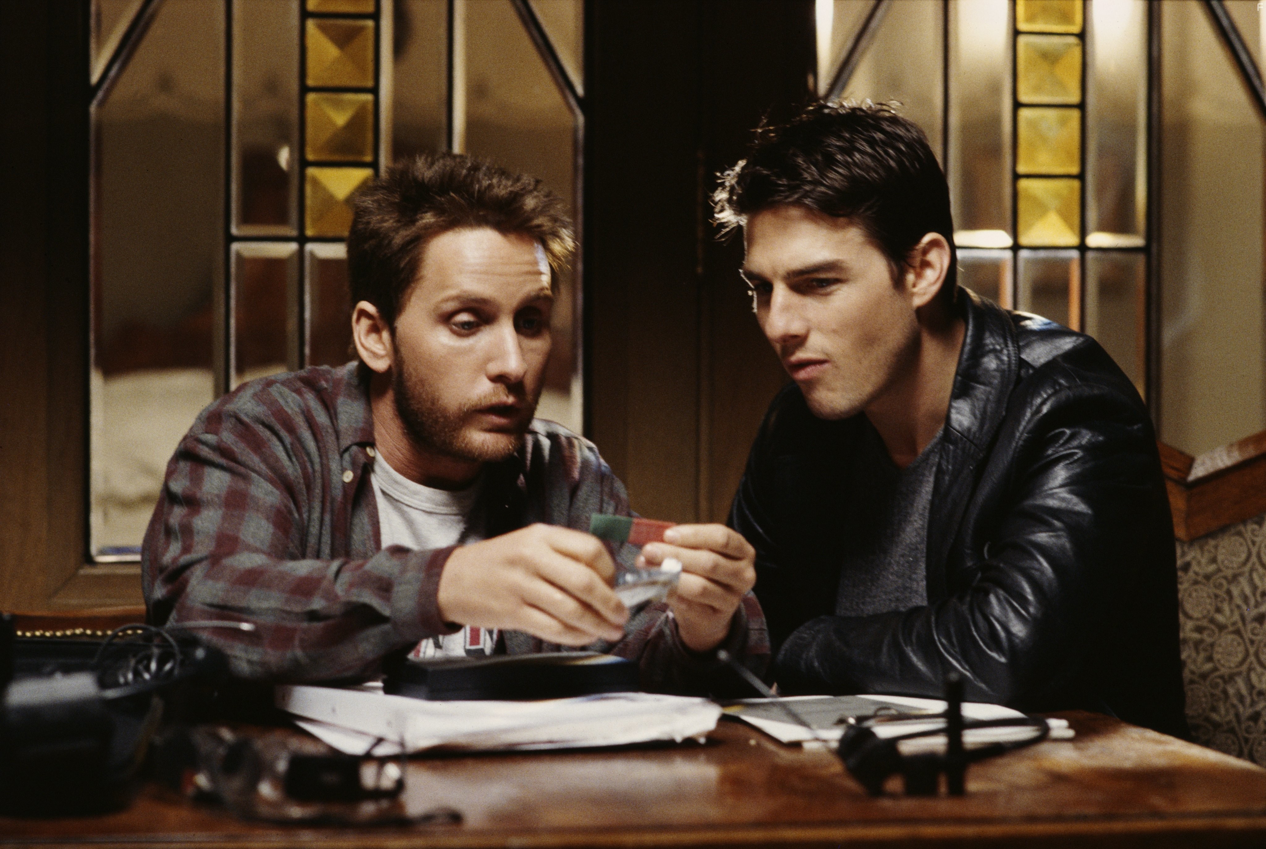 Tom Cruise and Emilio Estevez in Миссия: невыполнима (1996)