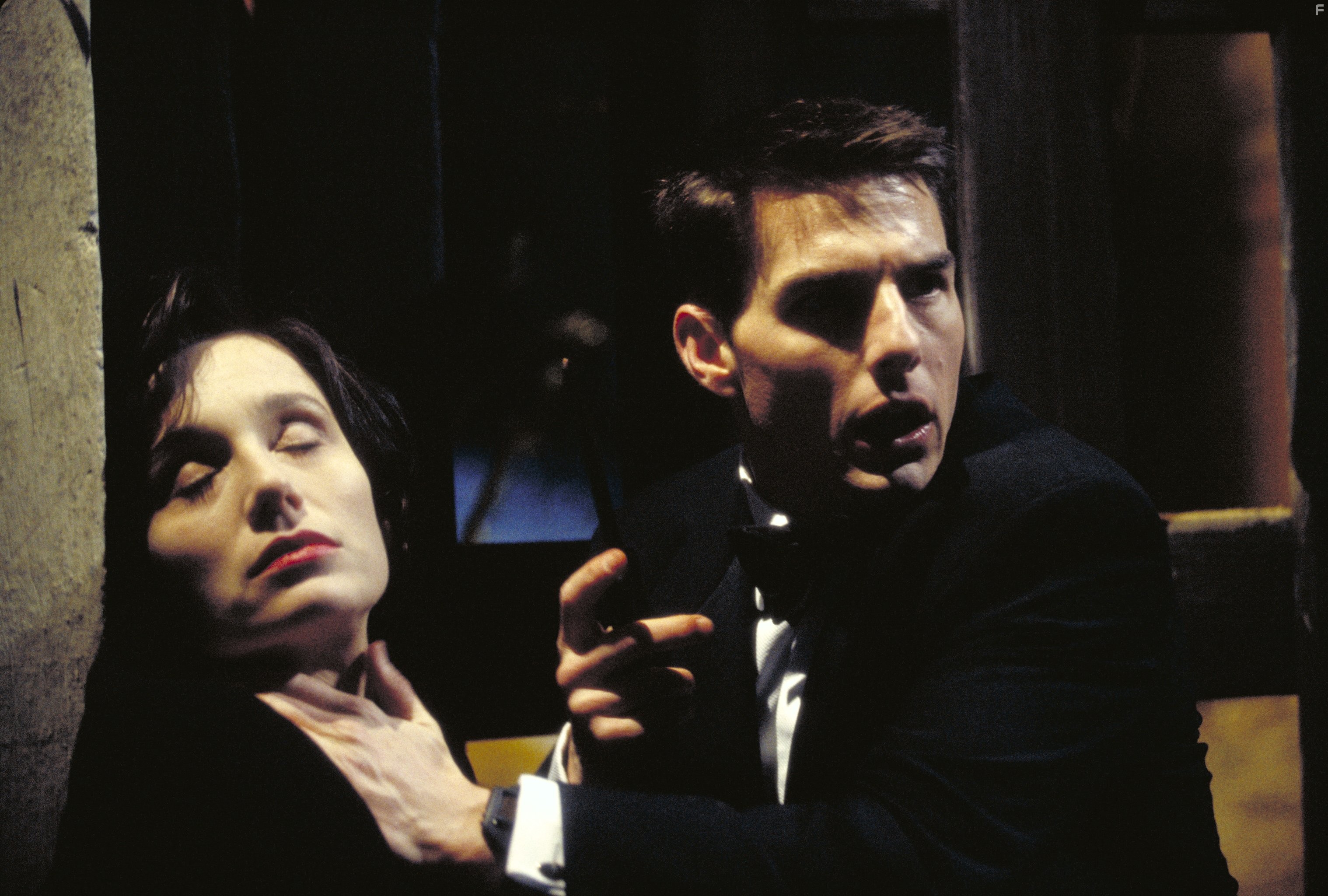 Tom Cruise and Kristin Scott Thomas in Миссия: невыполнима (1996)