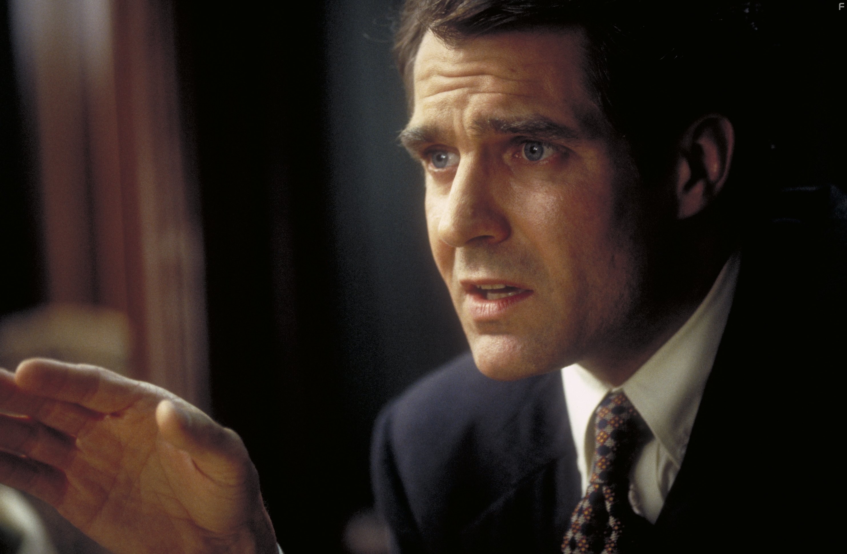 Henry Czerny in Миссия: невыполнима (1996)