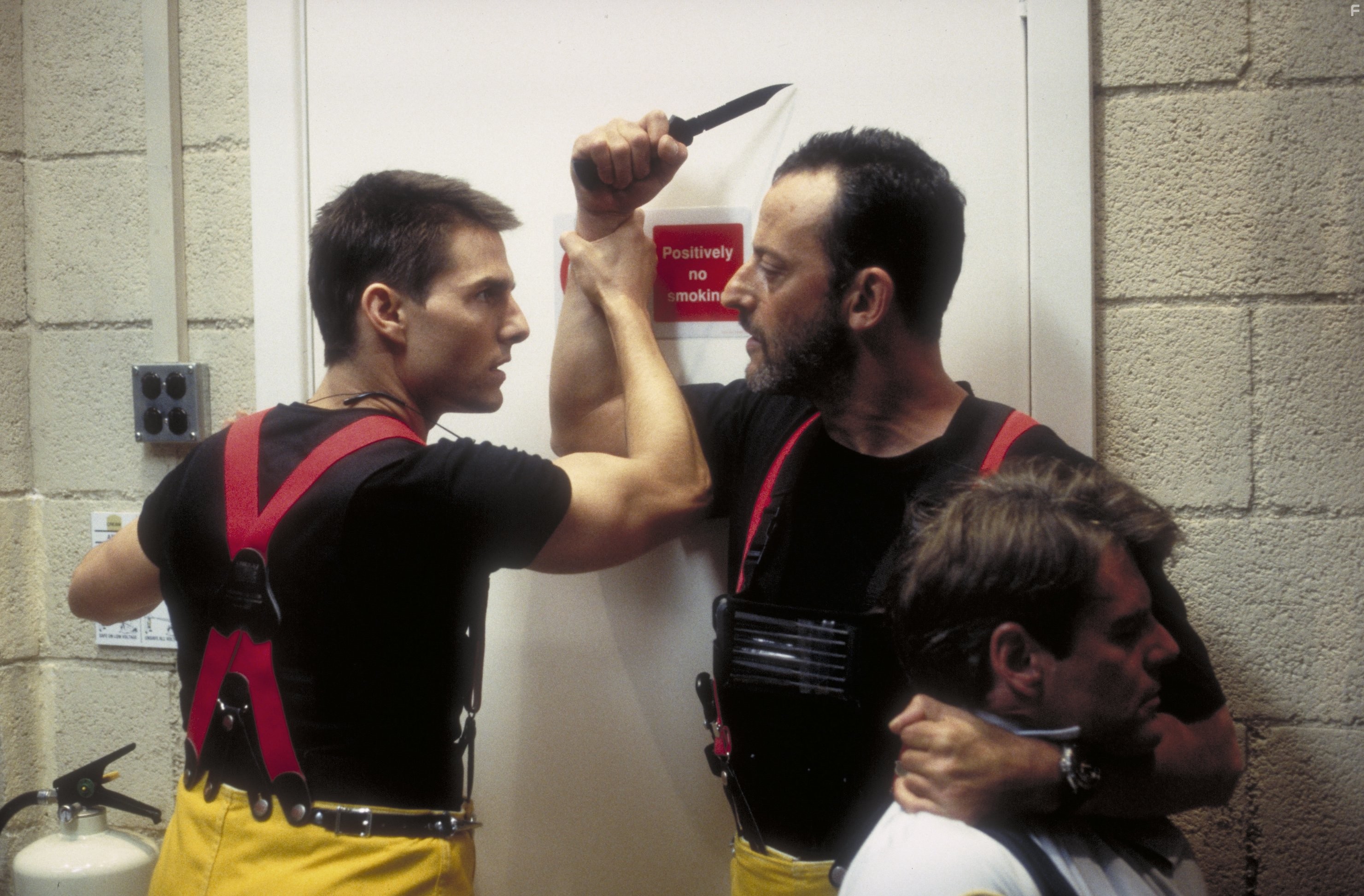 Tom Cruise and Jean Reno in Миссия: невыполнима (1996)