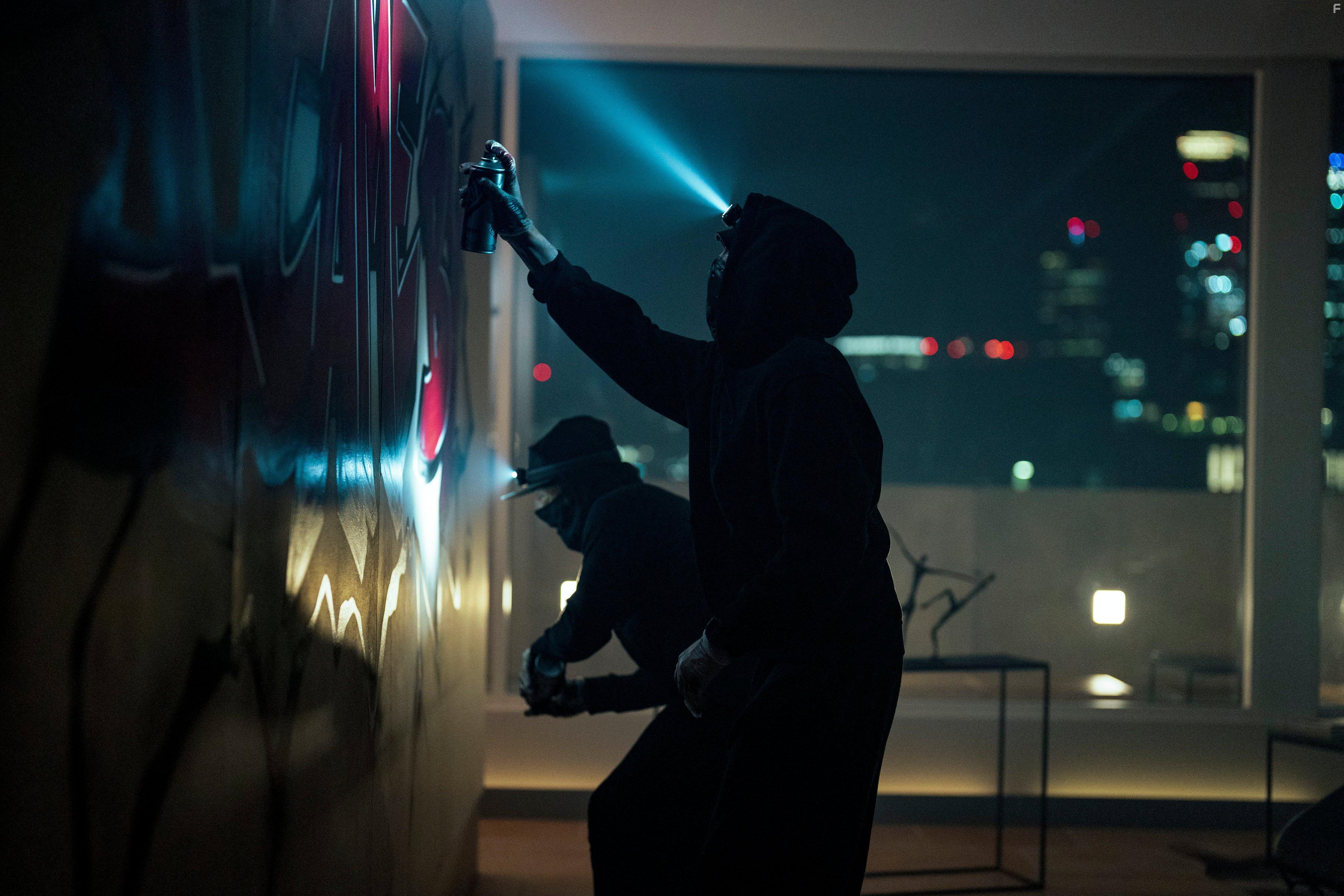 George MacKay and Percelle Ascott in I Came By (2022)