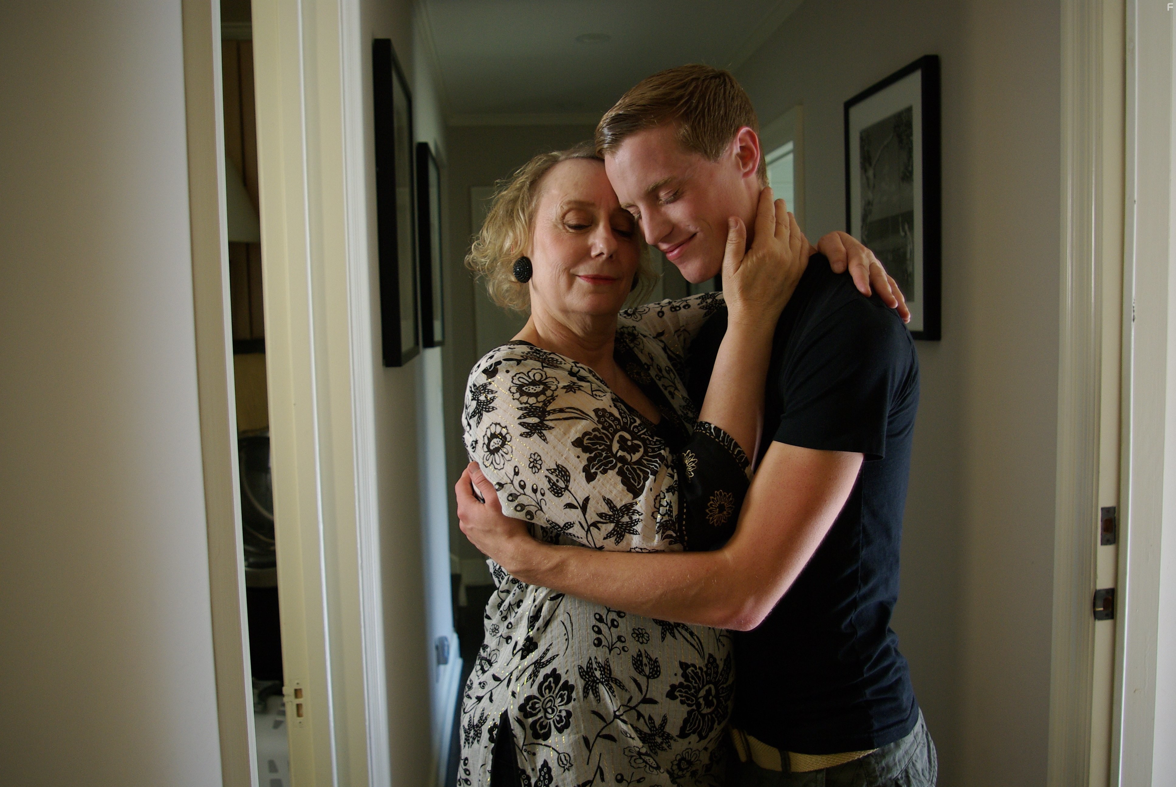 Mink Stole and Daniel Skelton in Угрызения 3: Всё, что вы можете съесть (2009)