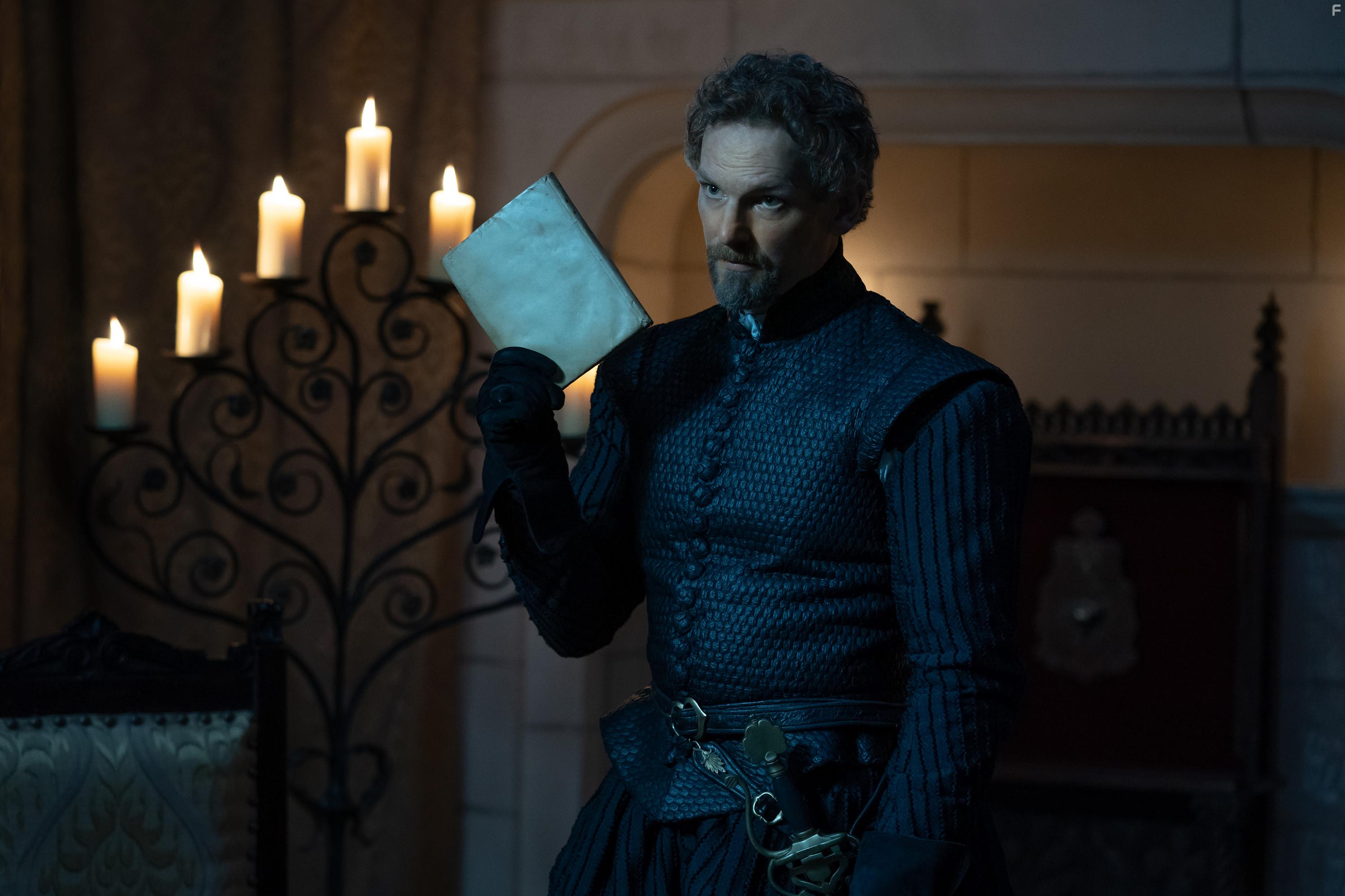 Barry Atsma in The Serpent Queen (2022)