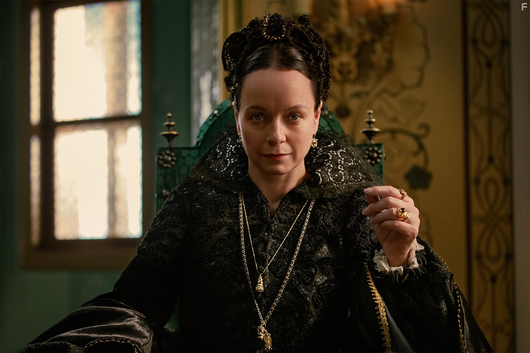 Samantha Morton in The Serpent Queen (2022)