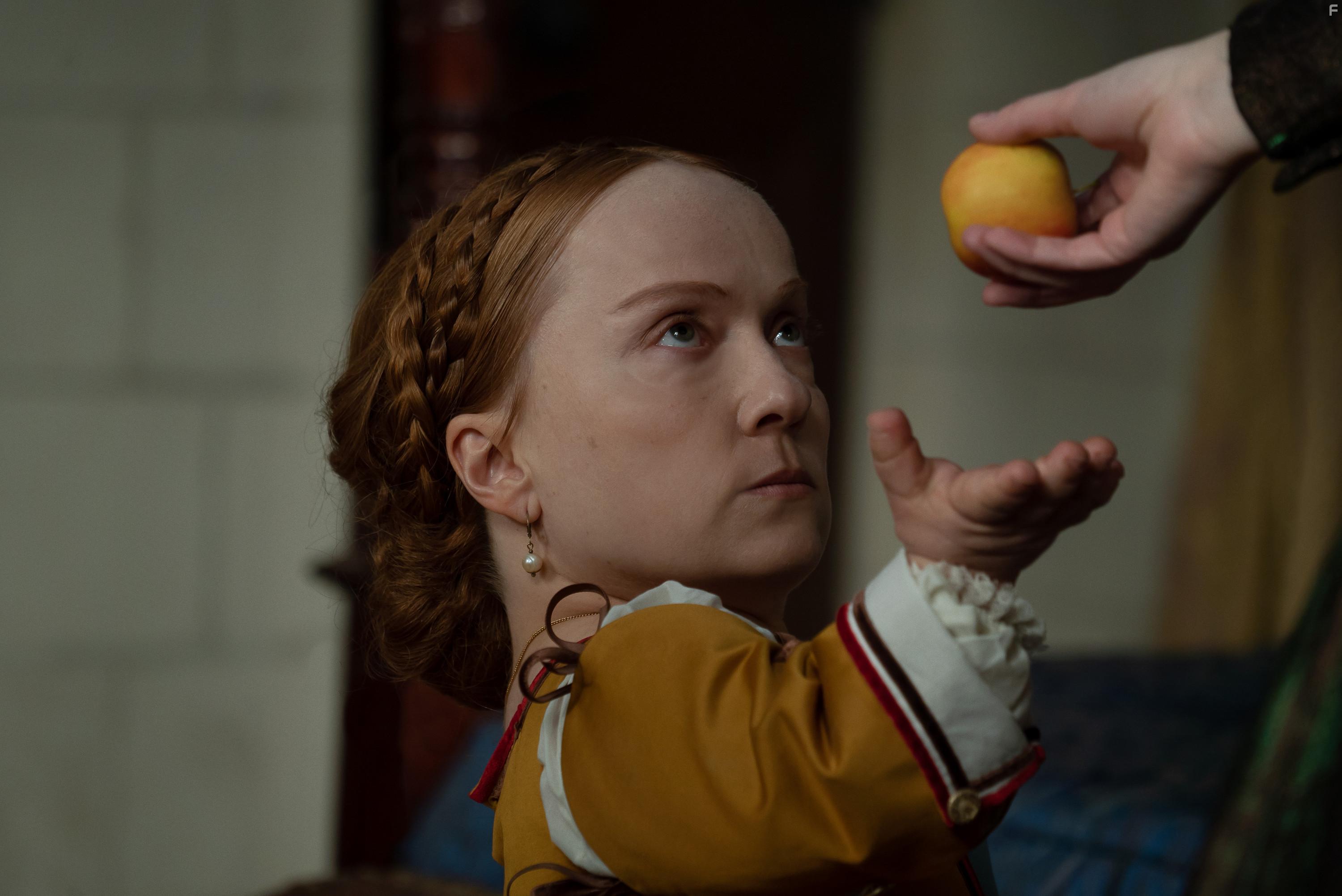 Kiruna Stamell in The Serpent Queen (2022)