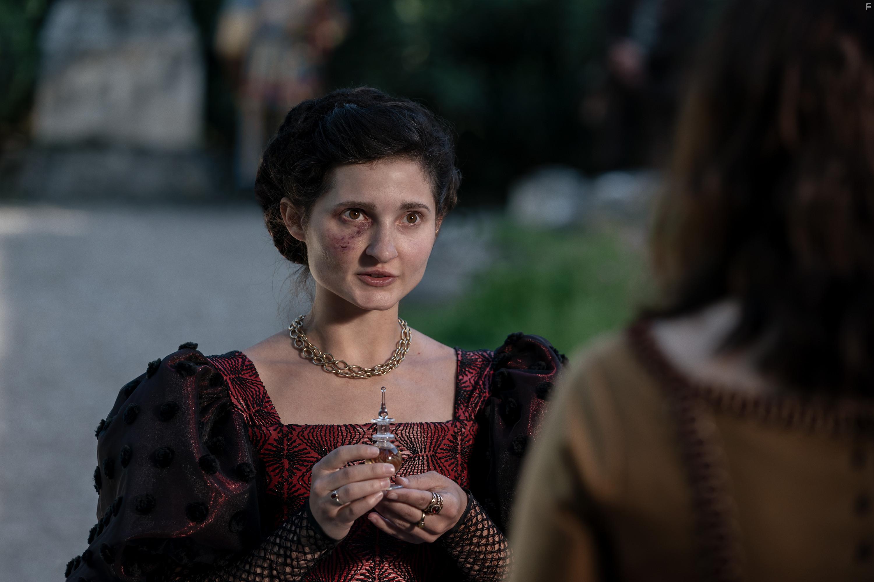 Ruby Bentall in The Serpent Queen (2022)