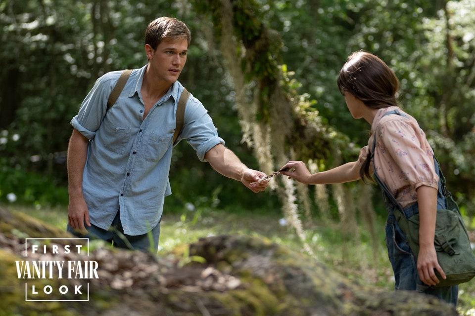 Taylor John Smith and Daisy Edgar-Jones in Where the Crawdads Sing (2022)