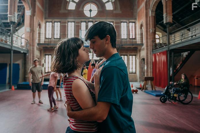 Isa Montalbn and scar Casas in HollyBlood (2022)