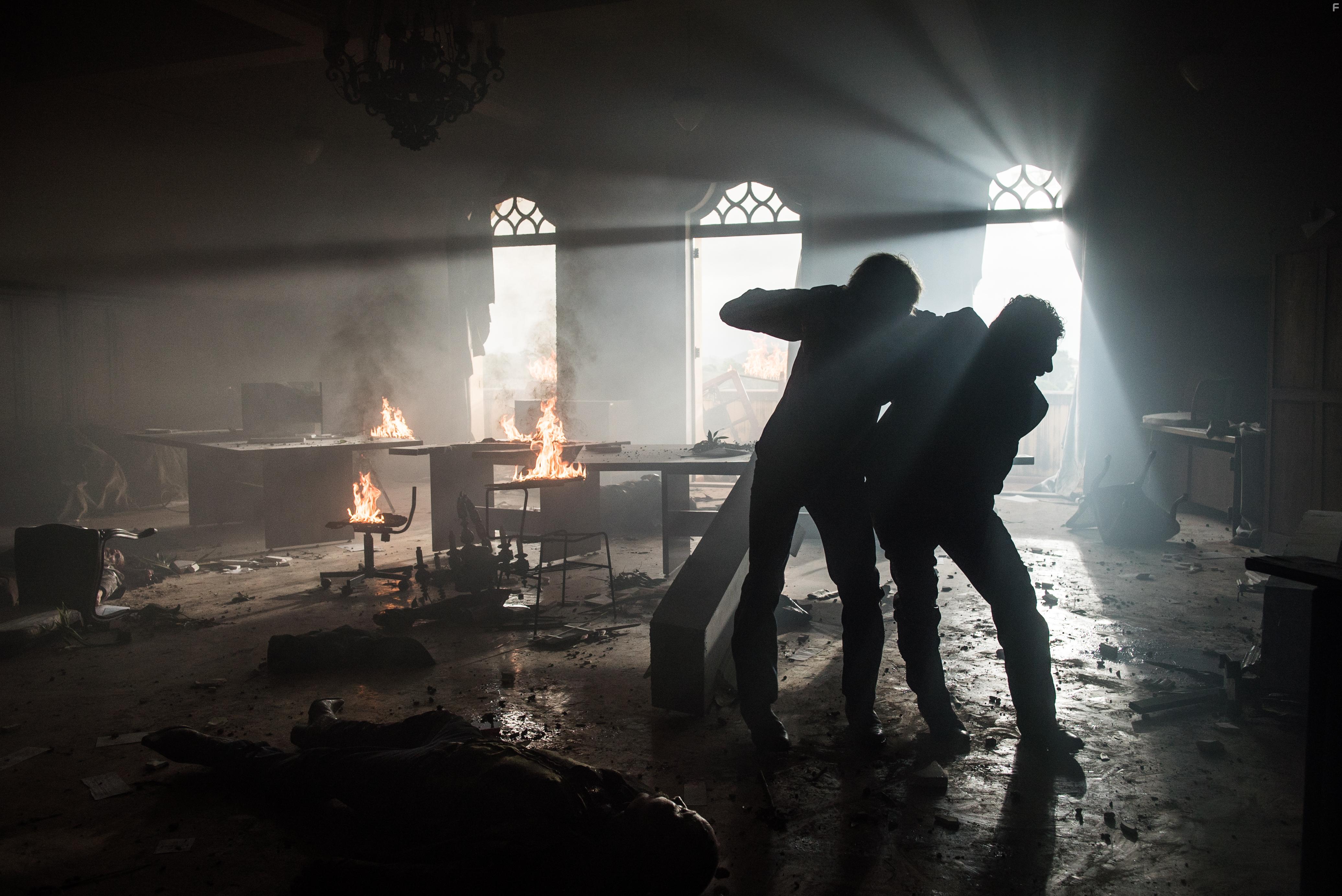 Jlio Andrade and Roberto Birindelli in 1 Contra Todos (2016)