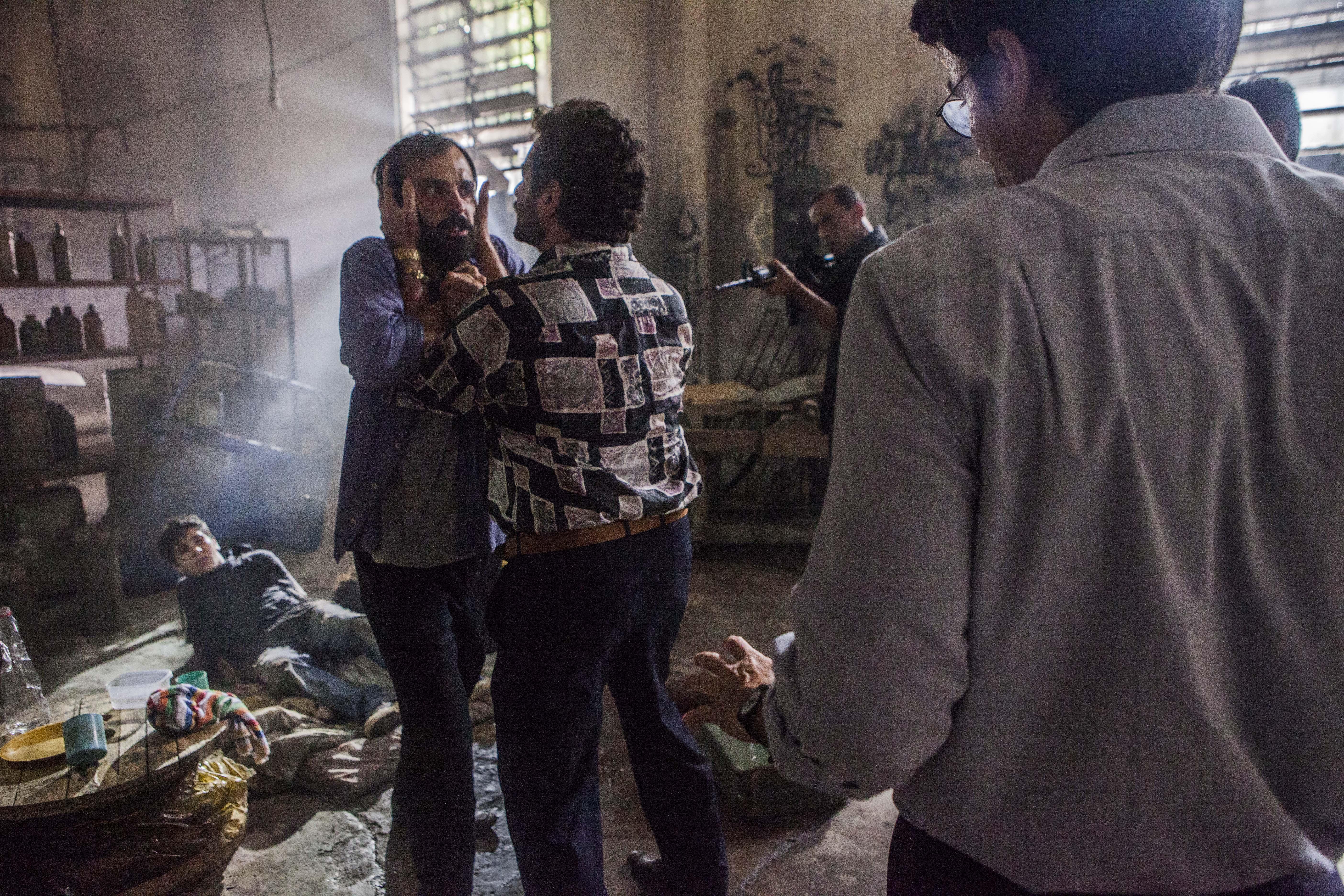 Jlio Andrade, Roberto Birindelli, and Joo Fernandes in 1 Contra Todos (2016)