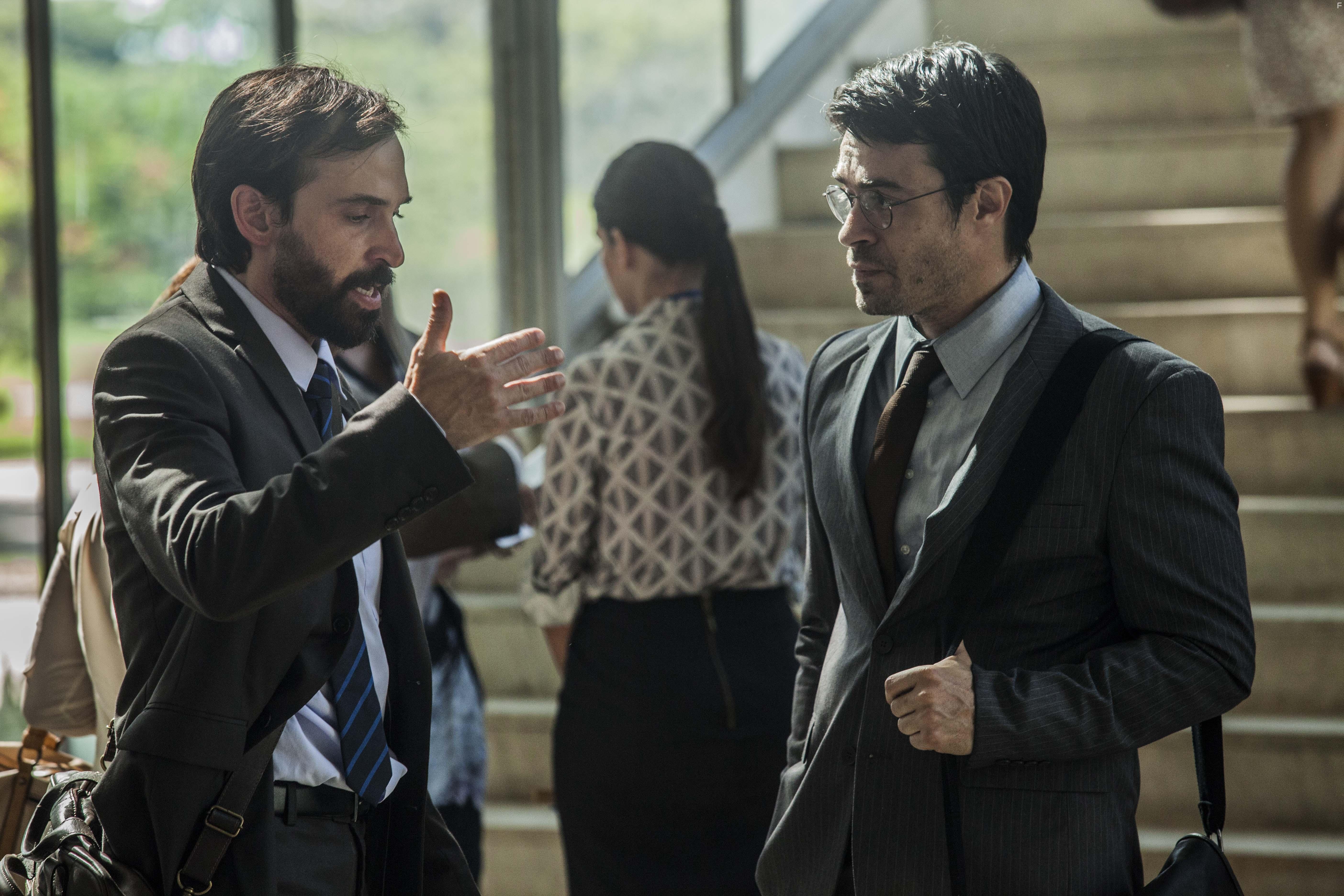 Jlio Andrade and Erom Cordeiro in 1 Contra Todos (2016)