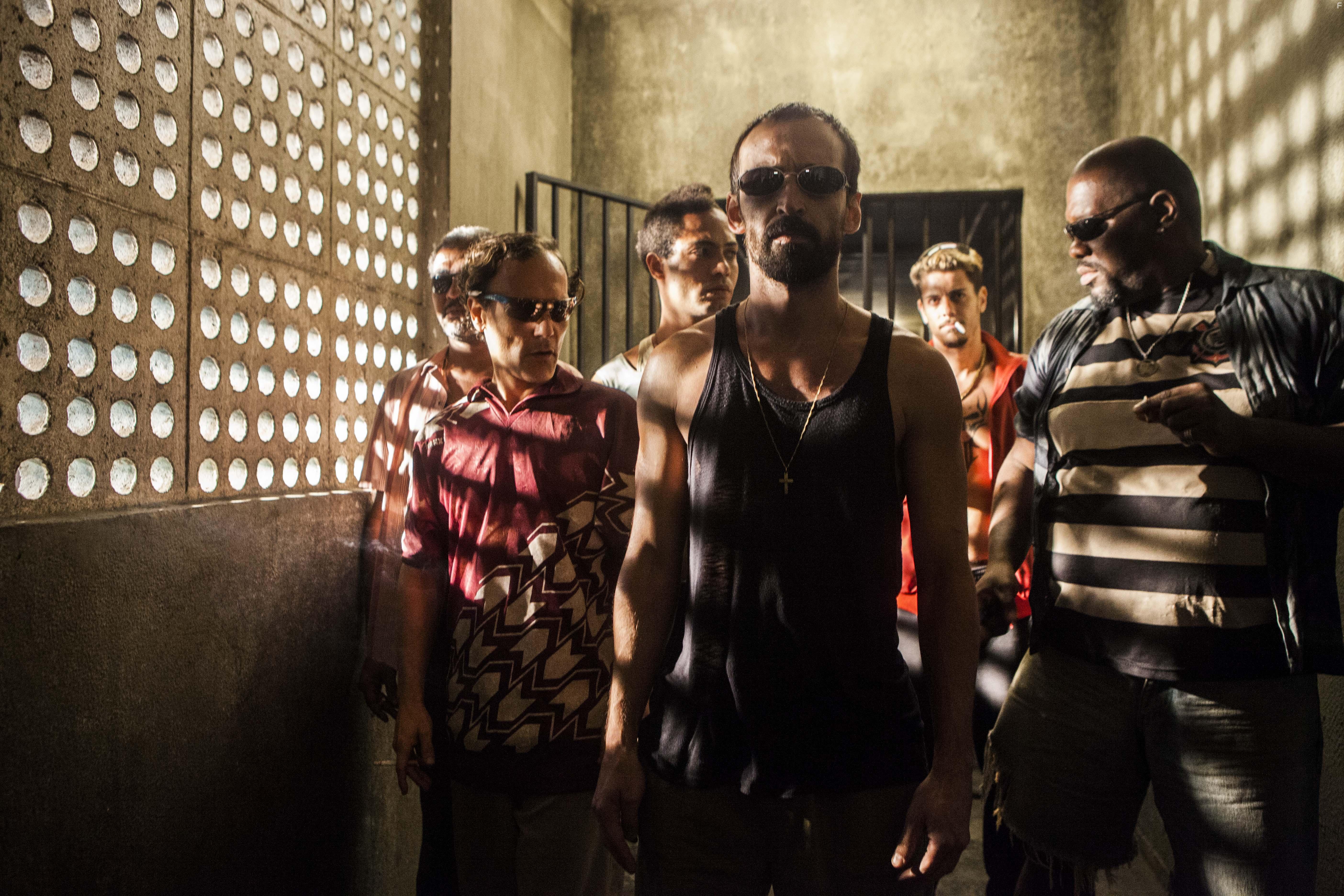 Jlio Andrade, Silvio Guindane, Thogun Teixeira, Sacha Bali, and Gustavo Novaes in 1 Contra Todos (2016)