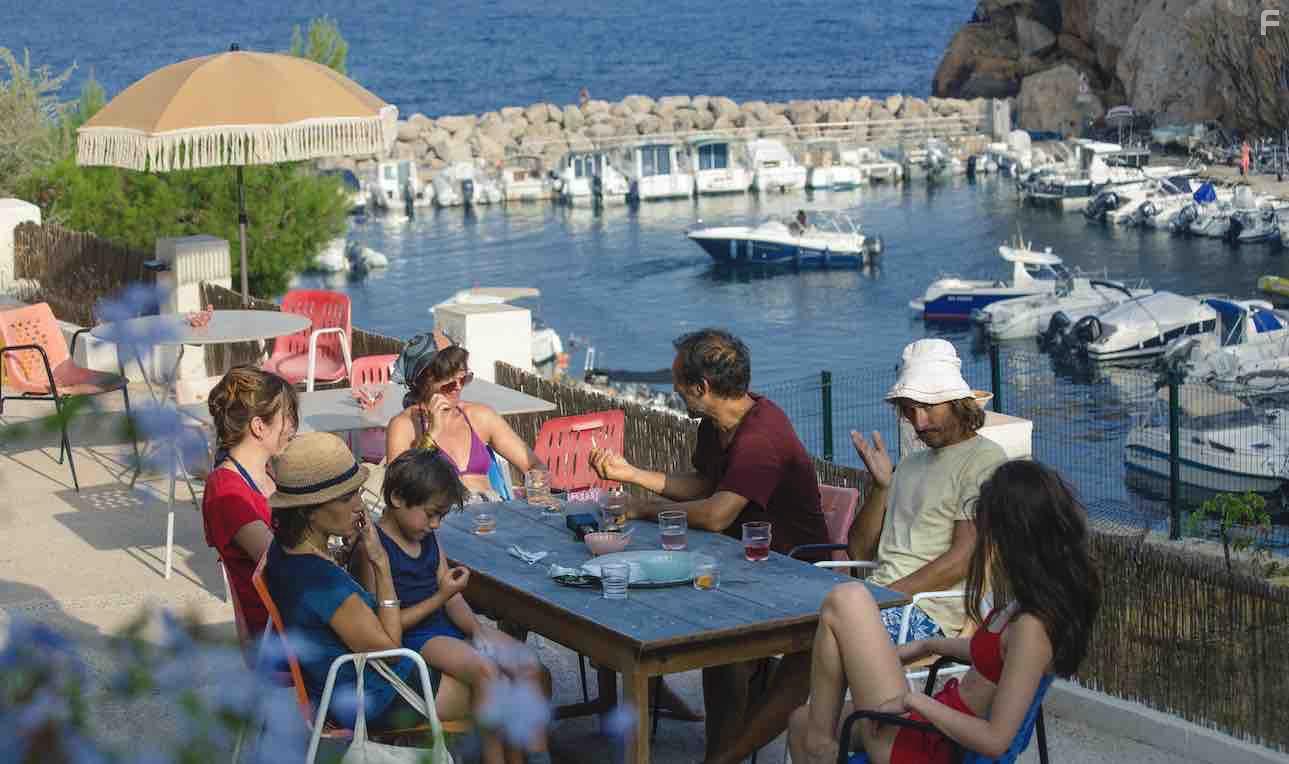 Yannick Choirat, Valrie Donzelli, Florence Loiret Caille, Maya Sansa, Rose Timbert, and Thomas Scimeca in Azuro (2022)