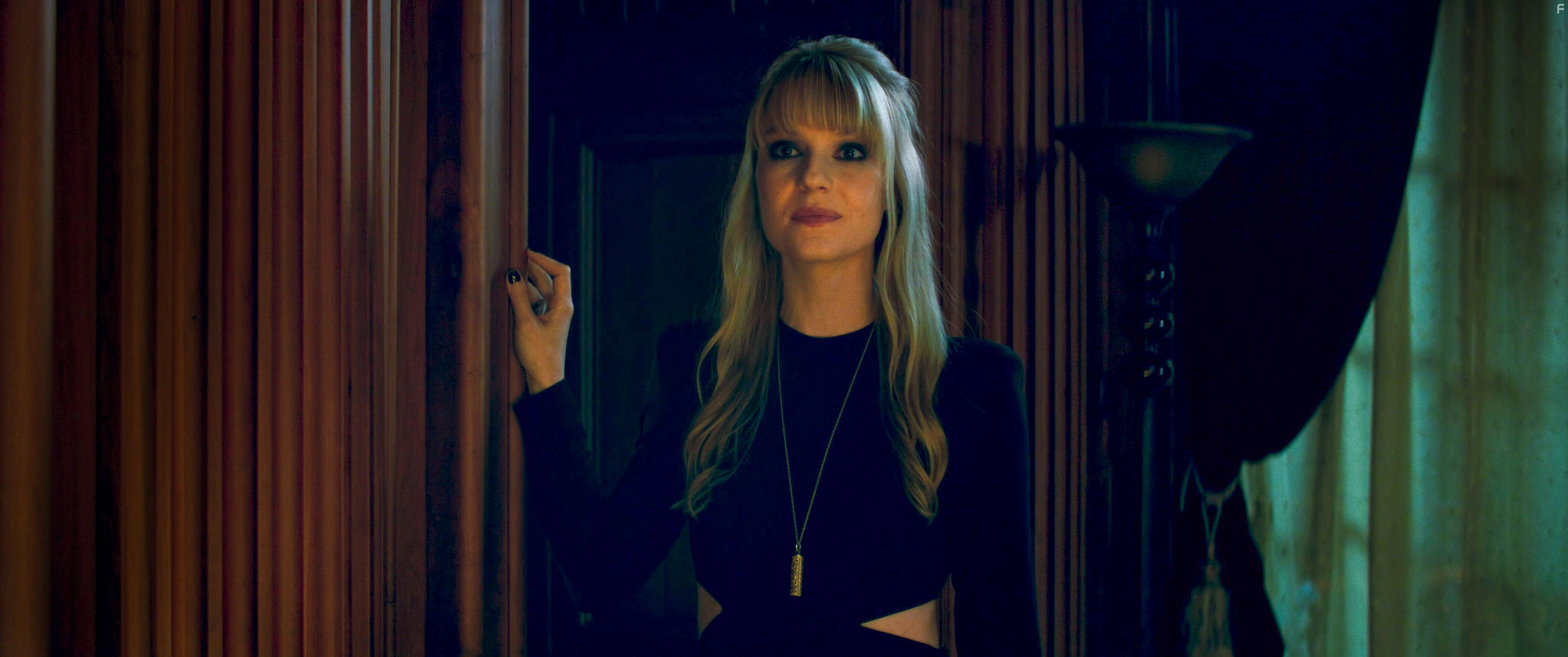 Gia Crovatin in House of Darkness (2022)