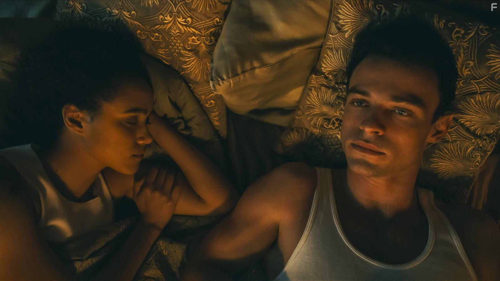 Nathalie Emmanuel and Thomas Doherty in The Invitation (2022)