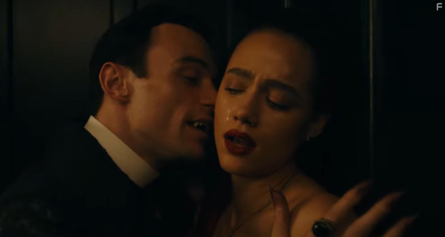 Nathalie Emmanuel and Thomas Doherty in The Invitation (2022)