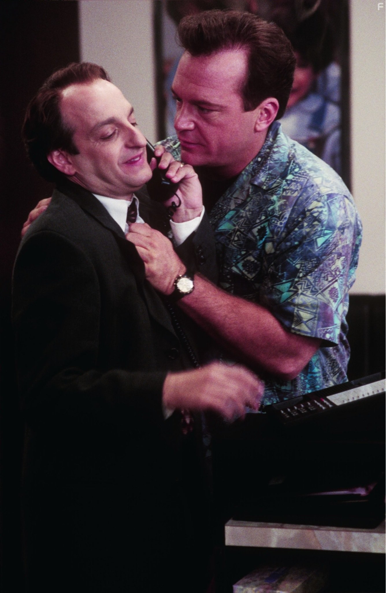 Tom Arnold and David Paymer in Автостоянка (1996)
