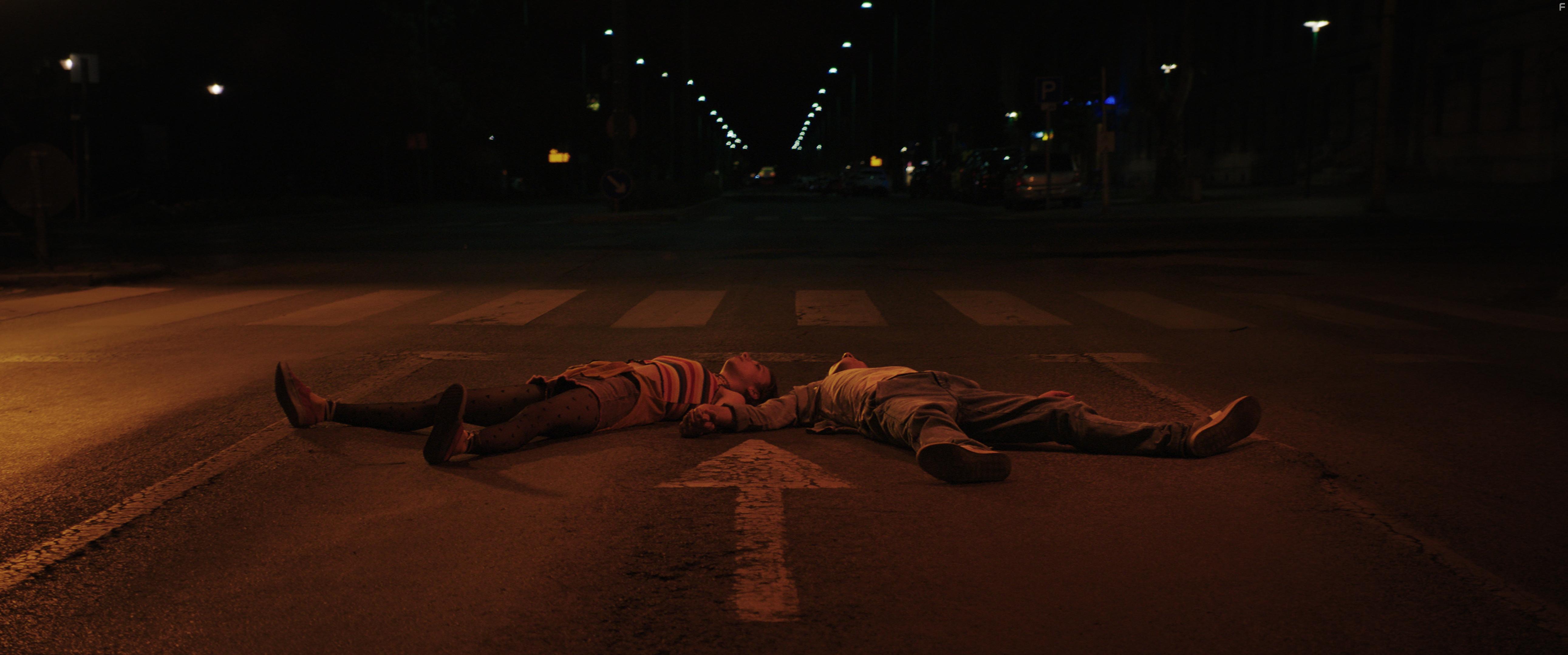 Eld Blint and Lili Erds in Zanox (2022)