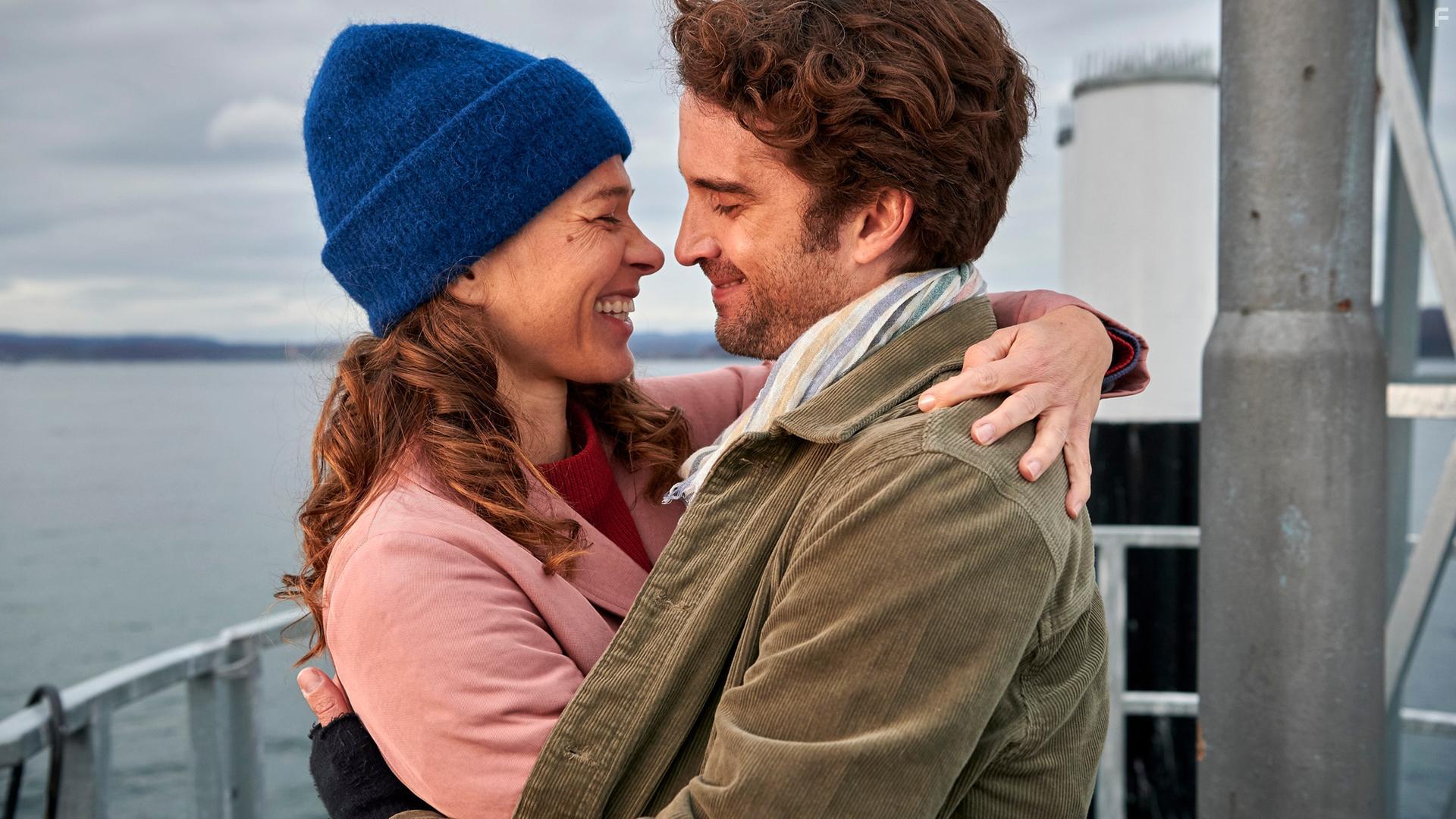 Oliver Wnuk and Meike Droste in Das Leben ist kein Kindergarten (2020)