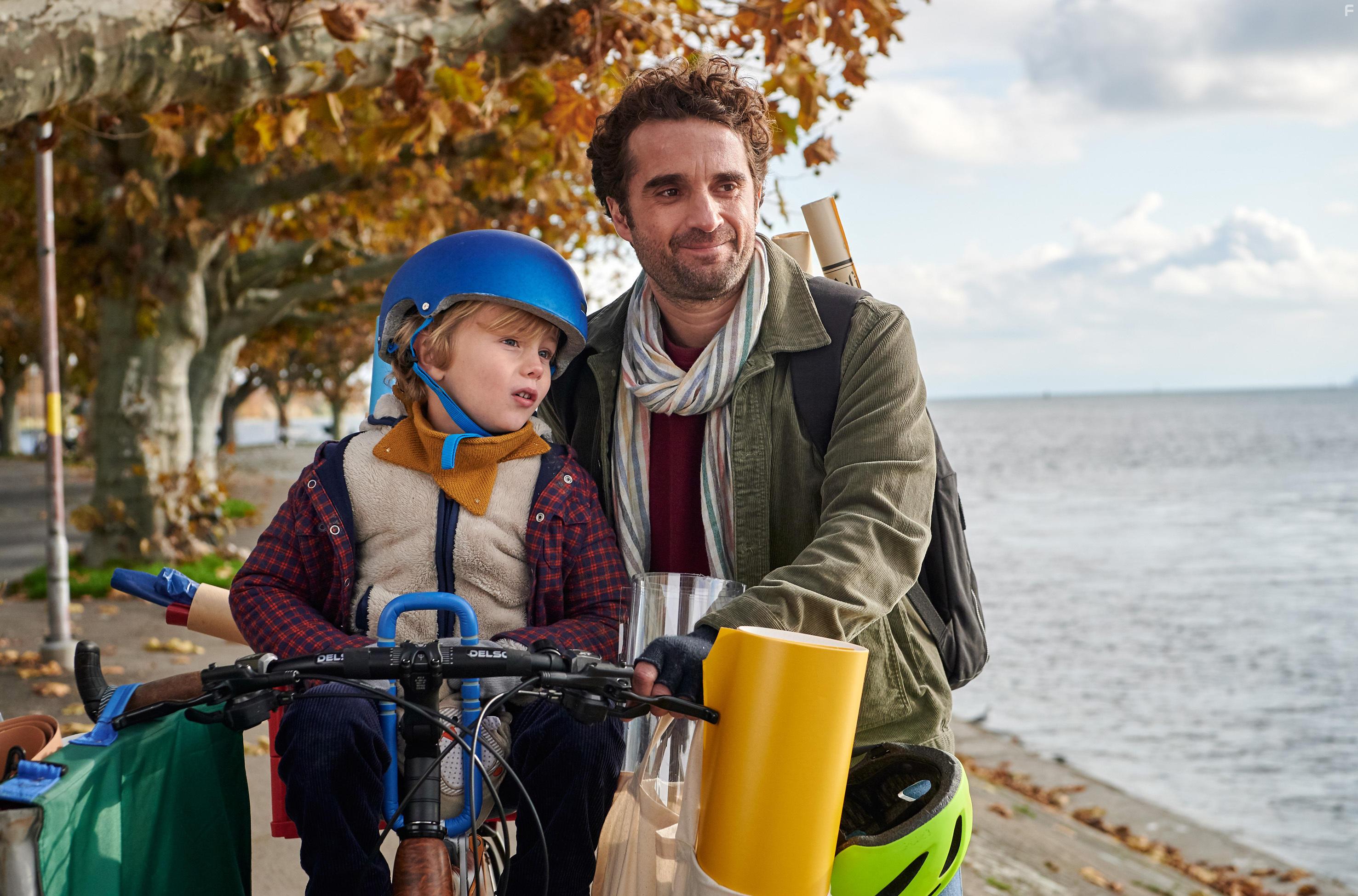 Oliver Wnuk and Karl von Klot in Das Leben ist kein Kindergarten (2020)