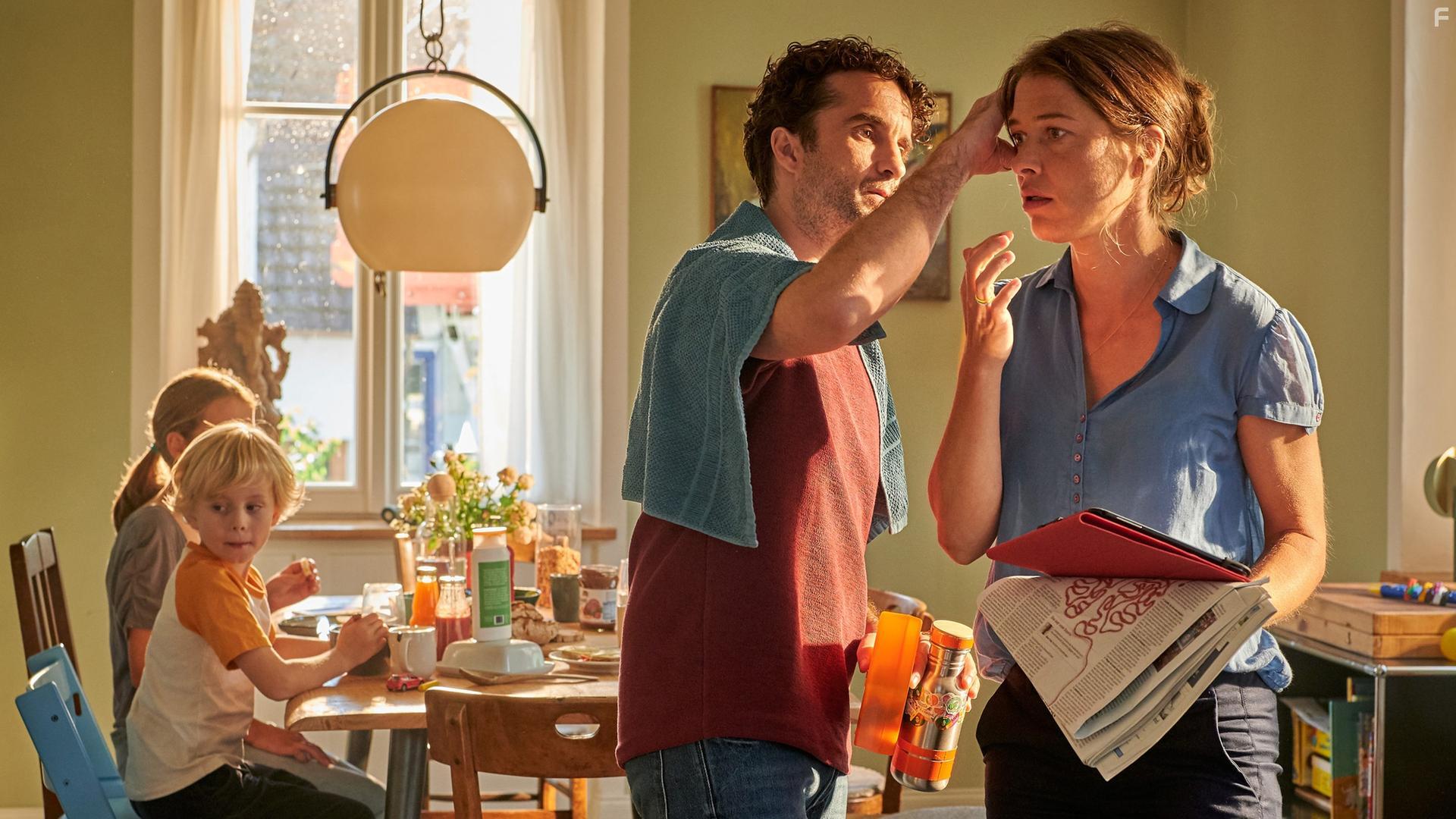 Oliver Wnuk, Karl von Klot, and Meike Droste in Das Leben ist kein Kindergarten (2020)