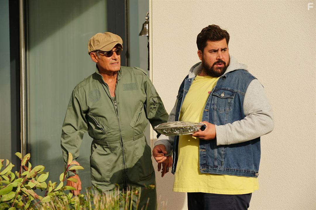 Grard Lanvin and Artus in J'adore ce que vous faites (2022)