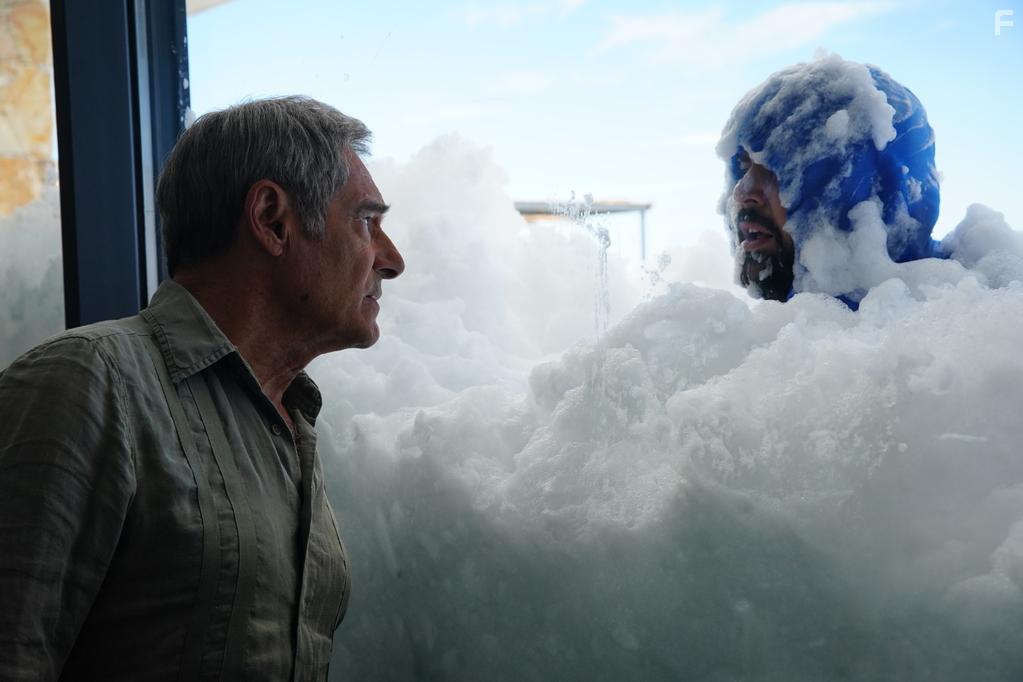 Grard Lanvin and Artus in J'adore ce que vous faites (2022)