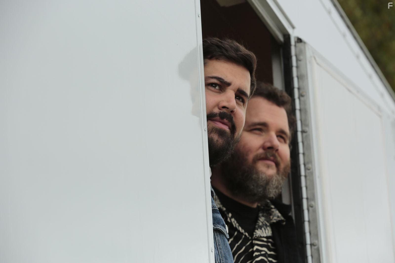 Antoine Bertrand and Artus in J'adore ce que vous faites (2022)