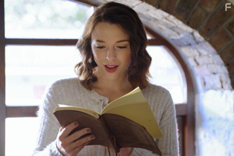 Aubrey Reynolds in Love's Portrait (2022)