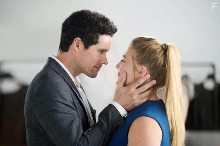 Benjamin Hollingsworth and Jaicy Elliot in Romance in Style (2022)